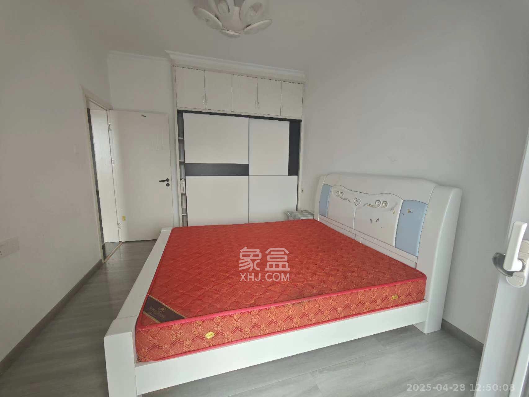 绿地海外滩一期 3室2厅1卫 1800.0元/月 绿地海外滩一期 3室2厅1卫 1800.0元/月室内图