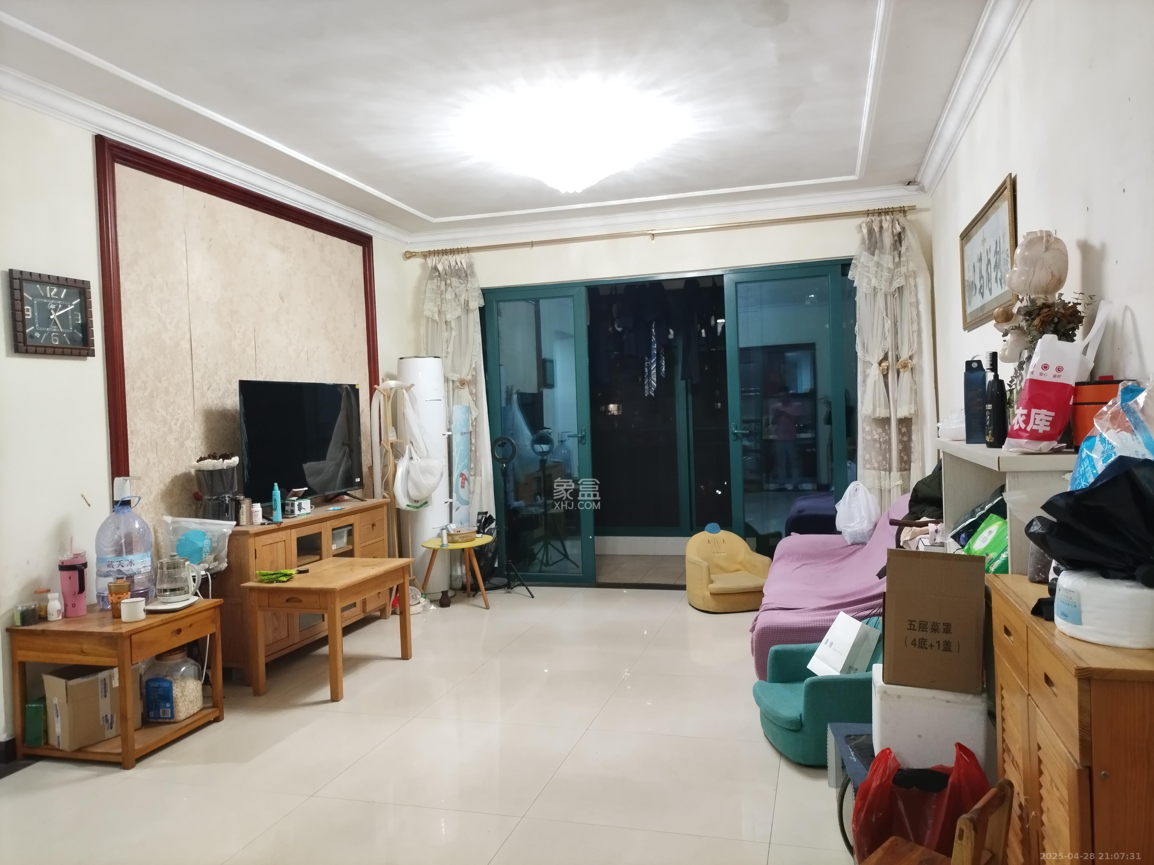 恒大翡翠华庭 3室2厅1卫 2300.0元/月 恒大翡翠华庭 3室2厅1卫 2300.0元/月室内图