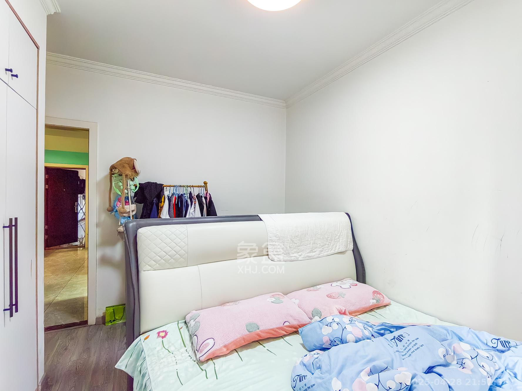 荣盛花语城 3室2厅1卫 59.8万 荣盛花语城 3室2厅1卫 59.8万卧室