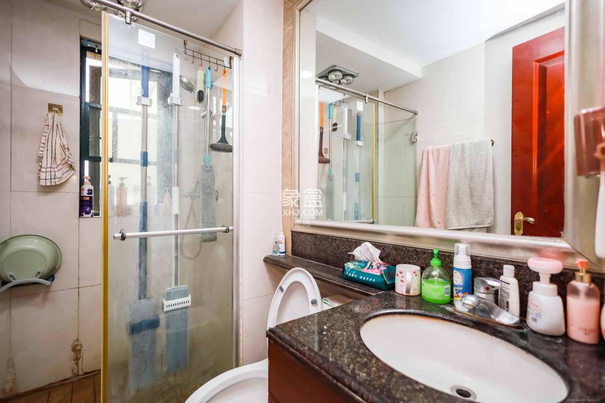 恒大华府  3室1厅1卫    115.0万 恒大华府  3室1厅1卫    115.0万卫生间