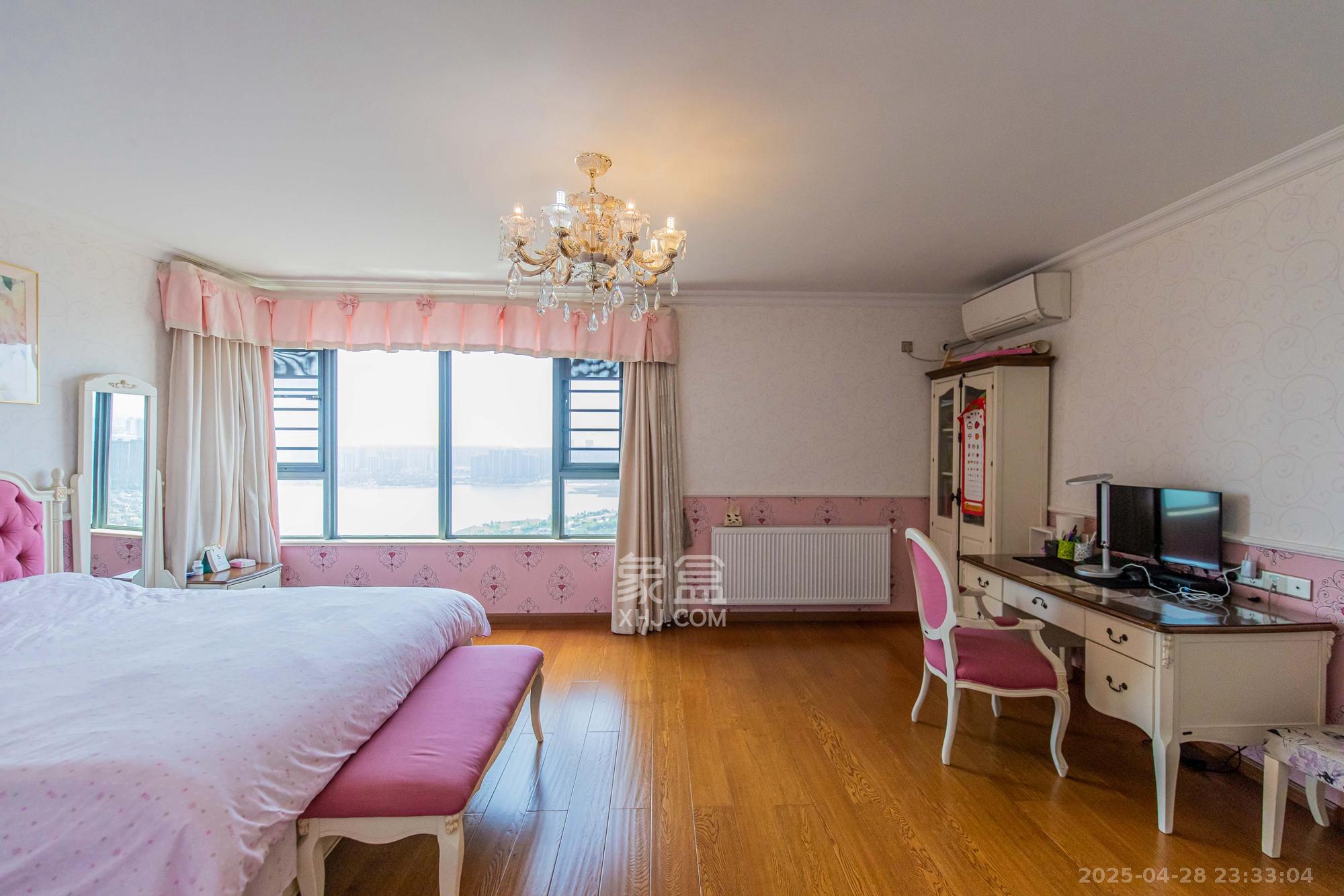 碧桂园威尼斯城 8室2厅6卫 693.98万 碧桂园威尼斯城 8室2厅6卫 693.98万卧室