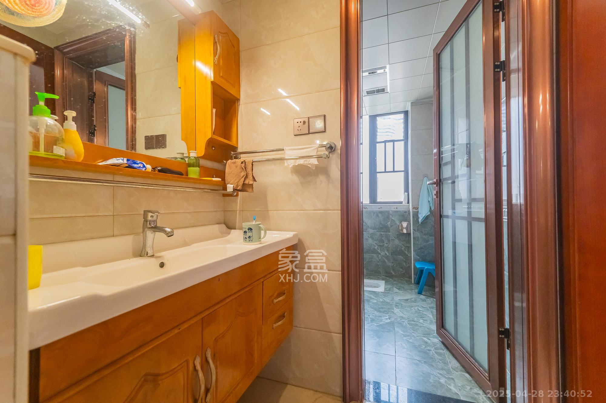 星湖湾二期高层 4室2厅2卫 88.0万 星湖湾二期高层 4室2厅2卫 88.0万卫生间