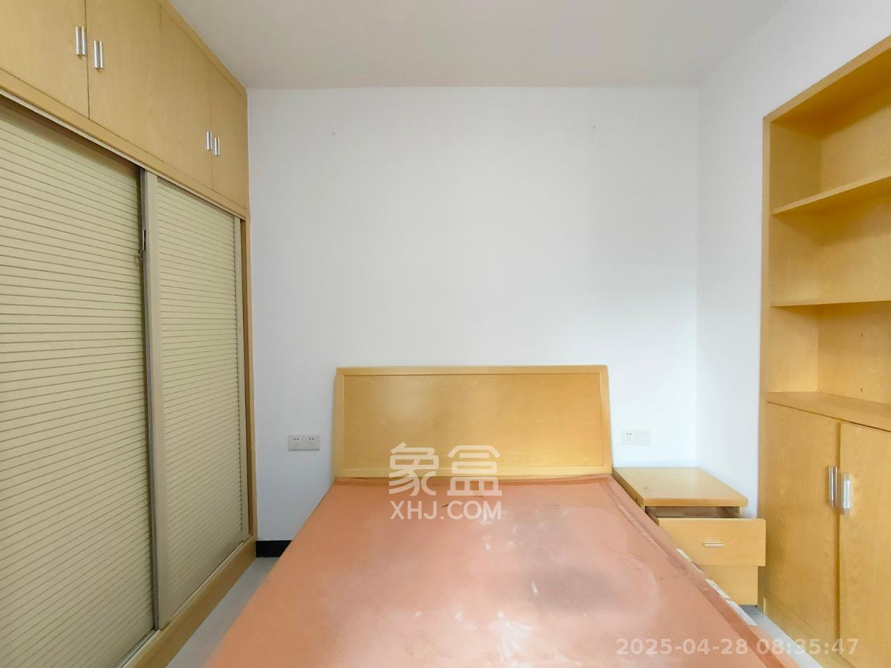 麓江春  1室0厅0卫   1700.00元/月室内图