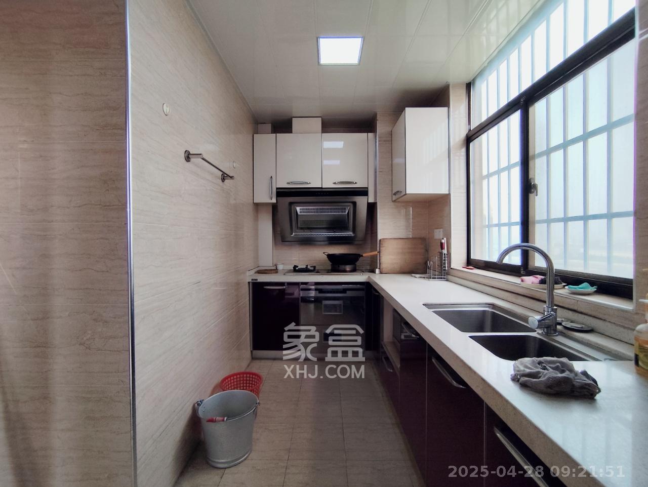 和泉嘉园  3室2厅2卫   2200.00元/月室内图