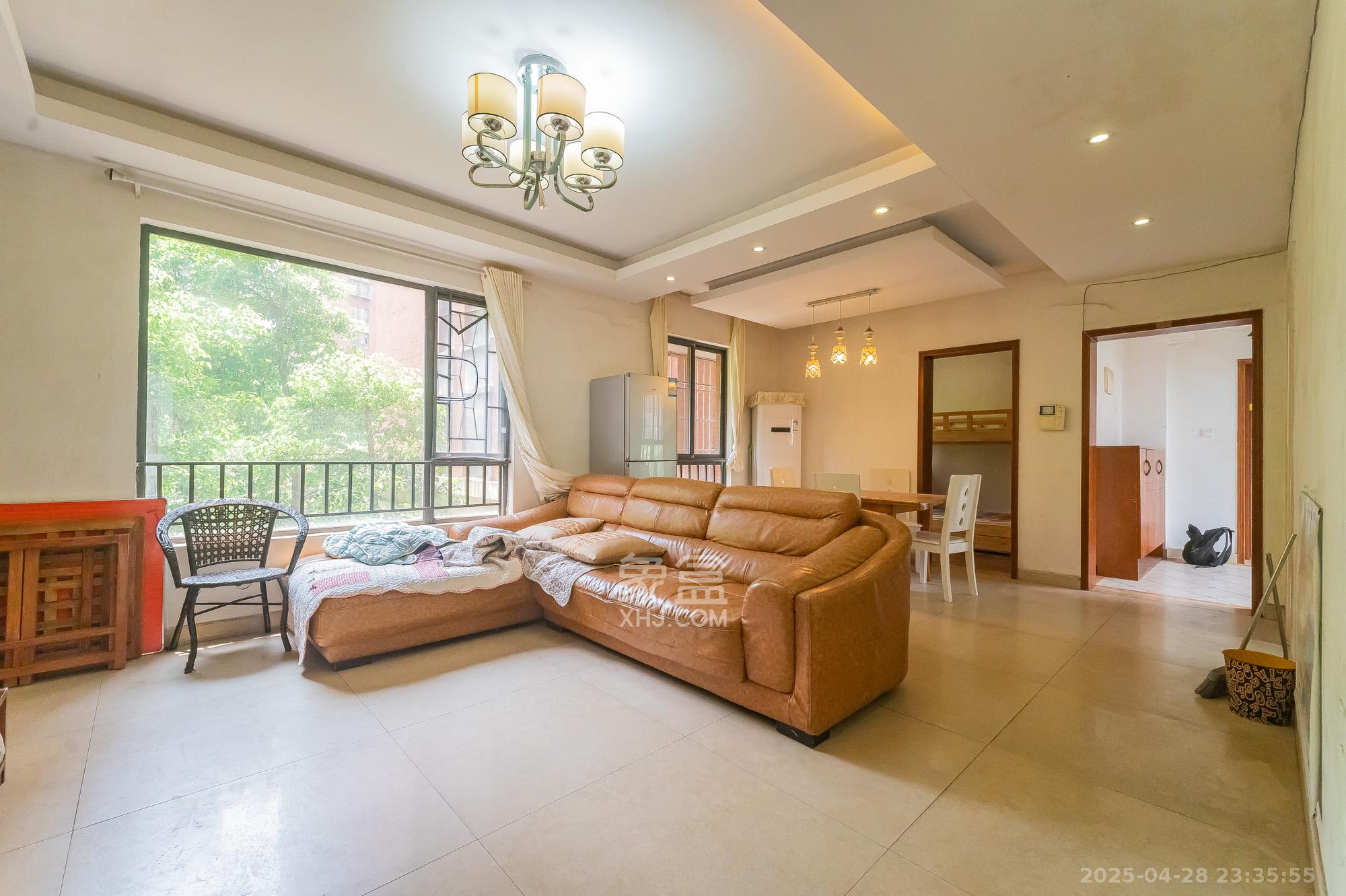 华润凤凰城二期 3室2厅1卫 58.8万 华润凤凰城二期 3室2厅1卫 58.8万客厅