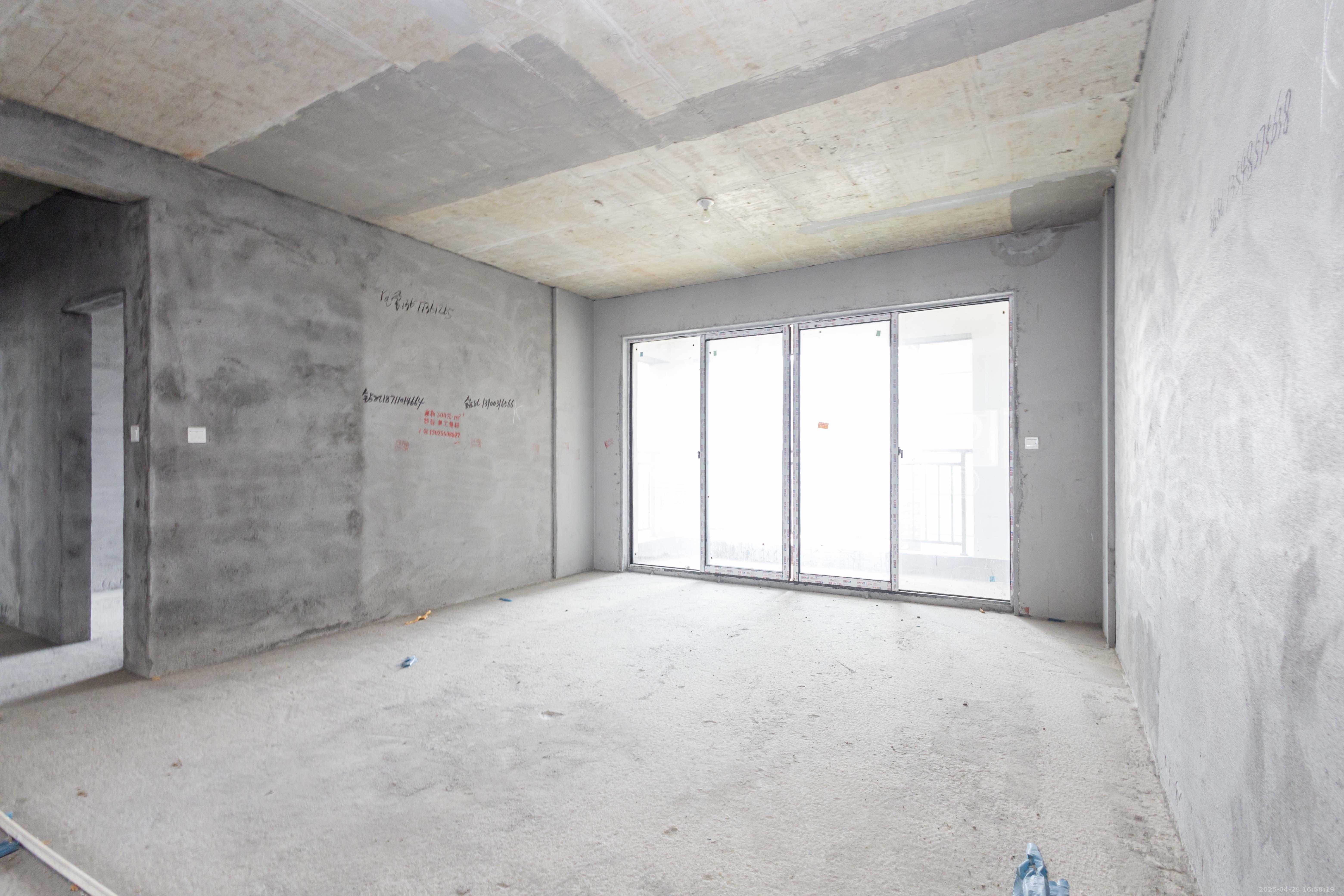 财汇新天地(财汇商务广场) 4室2厅2卫 76.5万 财汇新天地(财汇商务广场) 4室2厅2卫 76.5万客厅