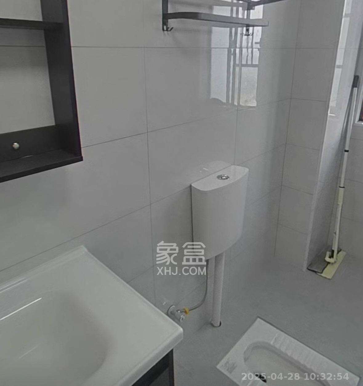 麓谷山湖郡  4室1厅2卫   3200.00元/月室内图