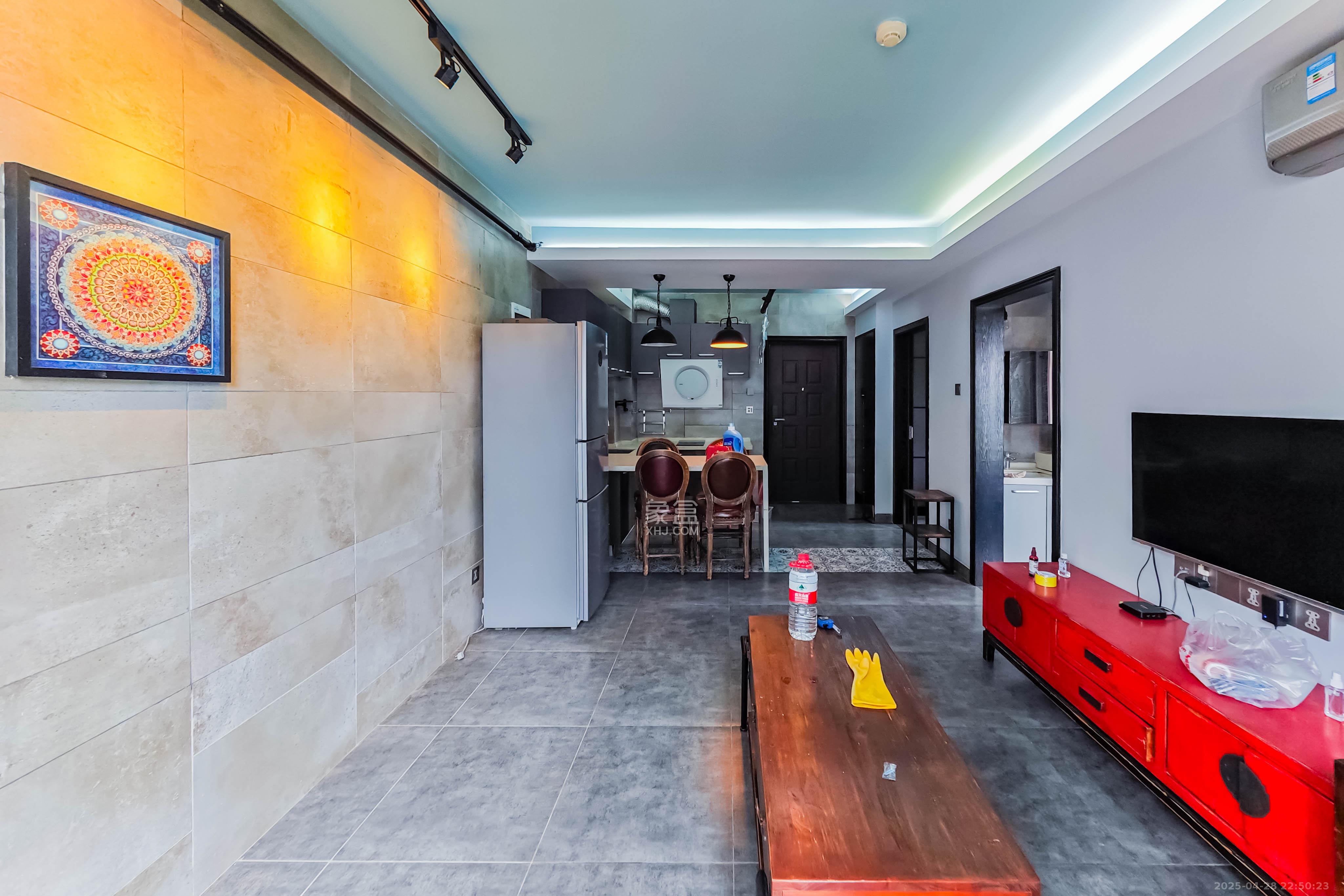 融科东南海  2室1厅1卫    56.0万客厅