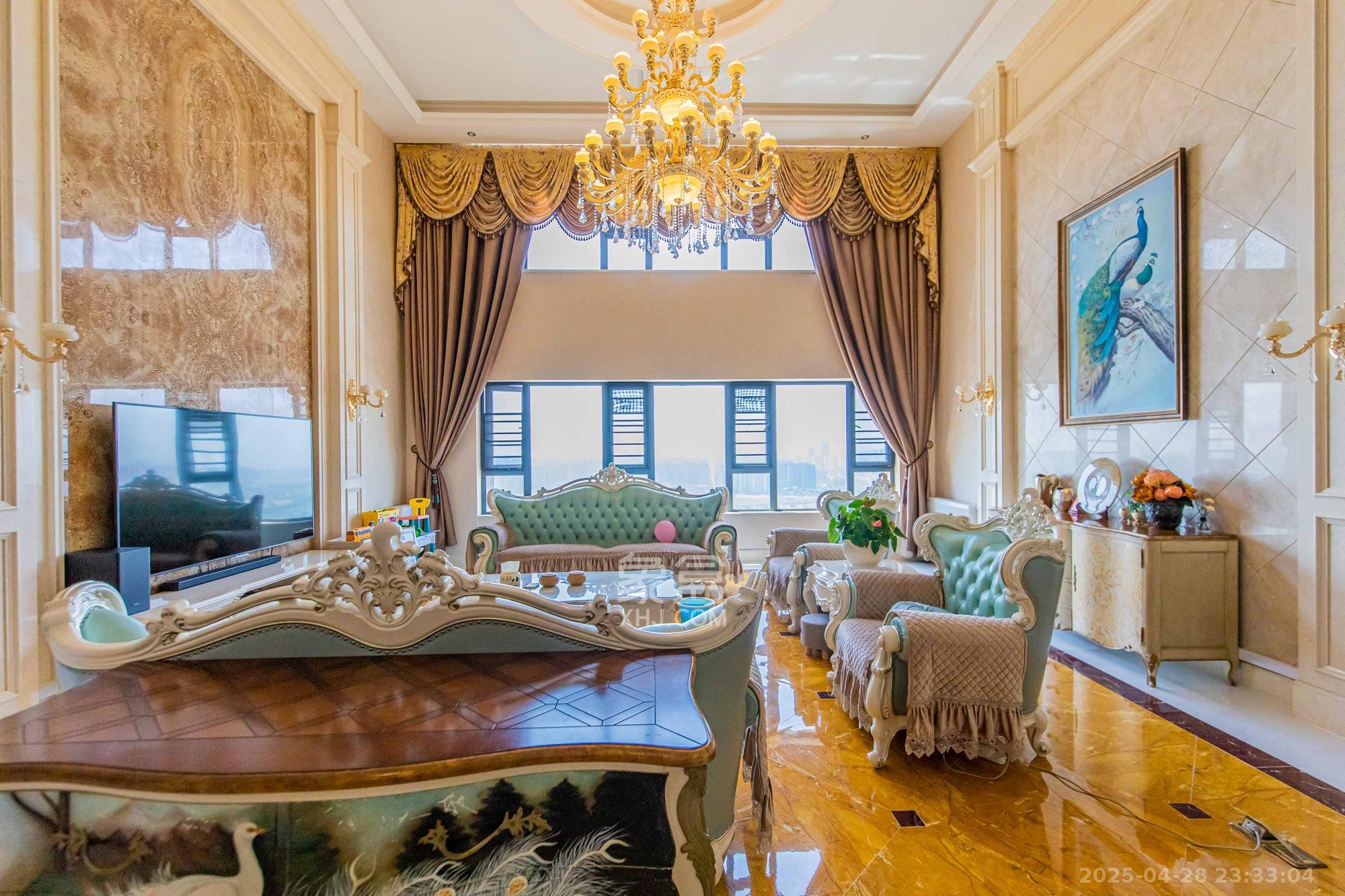 碧桂园威尼斯城 8室2厅6卫 693.98万 碧桂园威尼斯城 8室2厅6卫 693.98万客厅