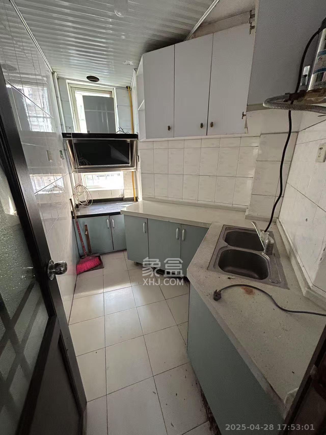 新世界商贸城 2室1厅1卫 2500.0元/月 新世界商贸城 2室1厅1卫 2500.0元/月室内图