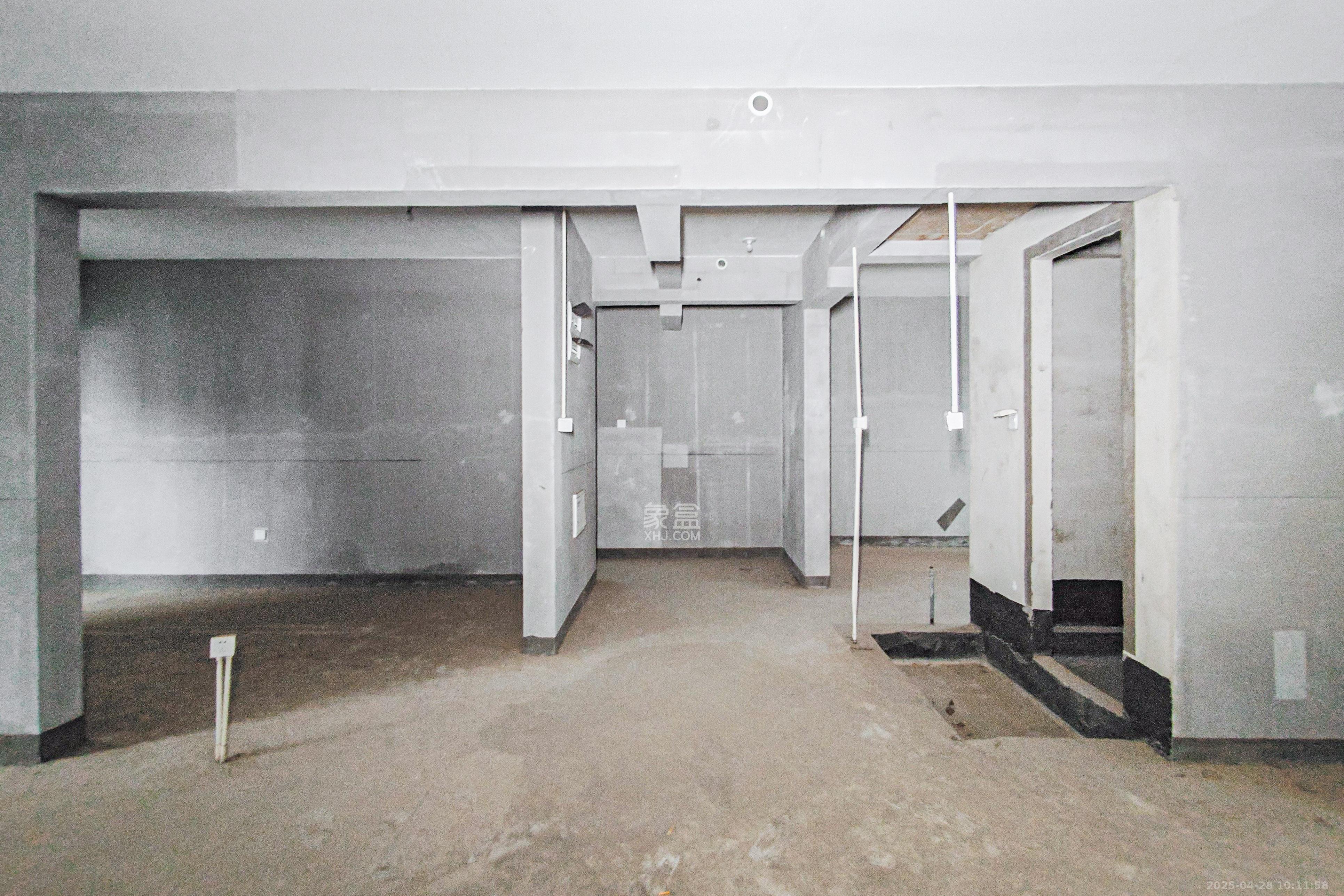 建发央玺（建发泱玺雅苑）  4室2厅2卫   370.00万客厅
