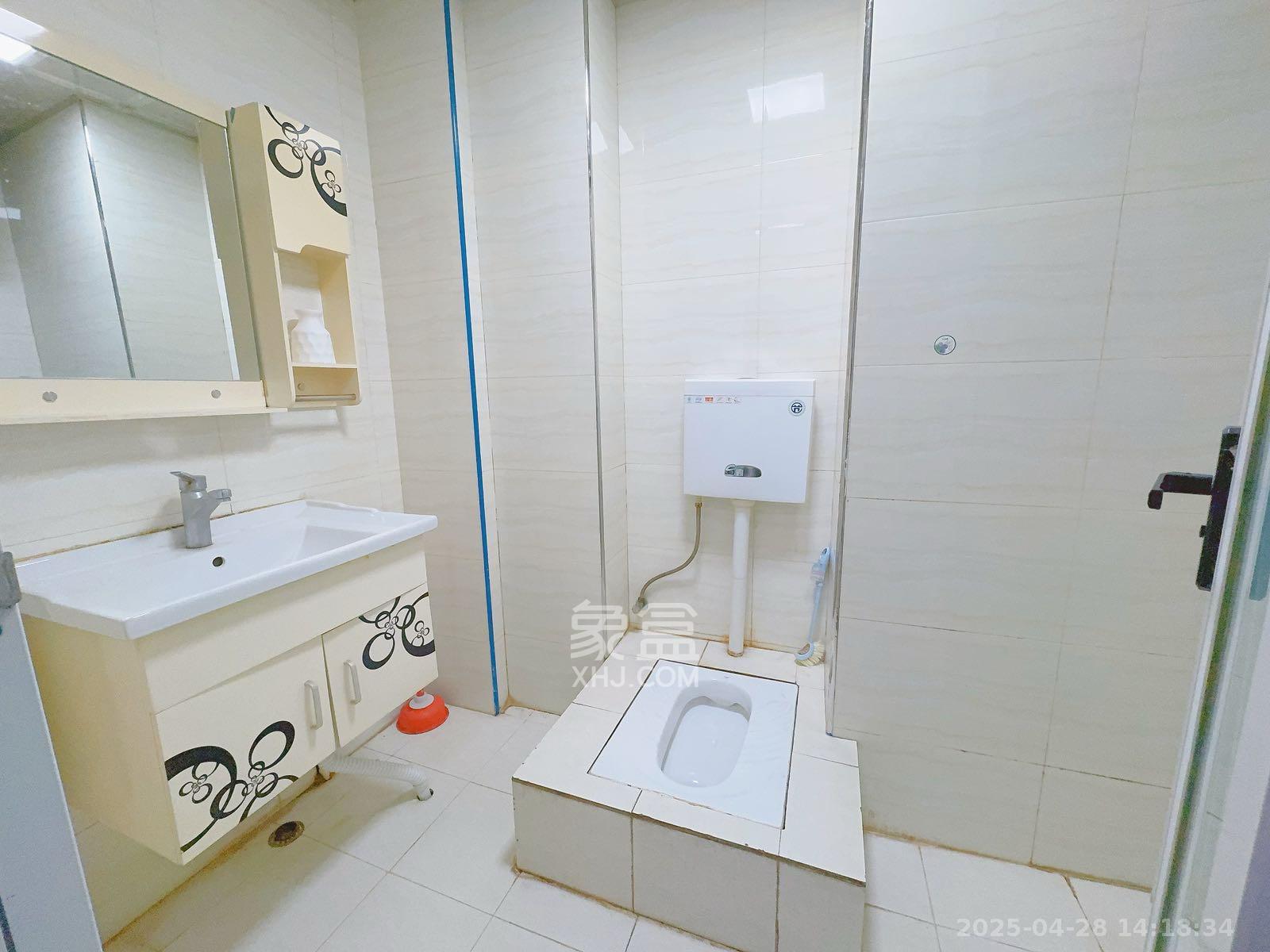 阳光锦城  1室1厅1卫   1800.00元/月室内图