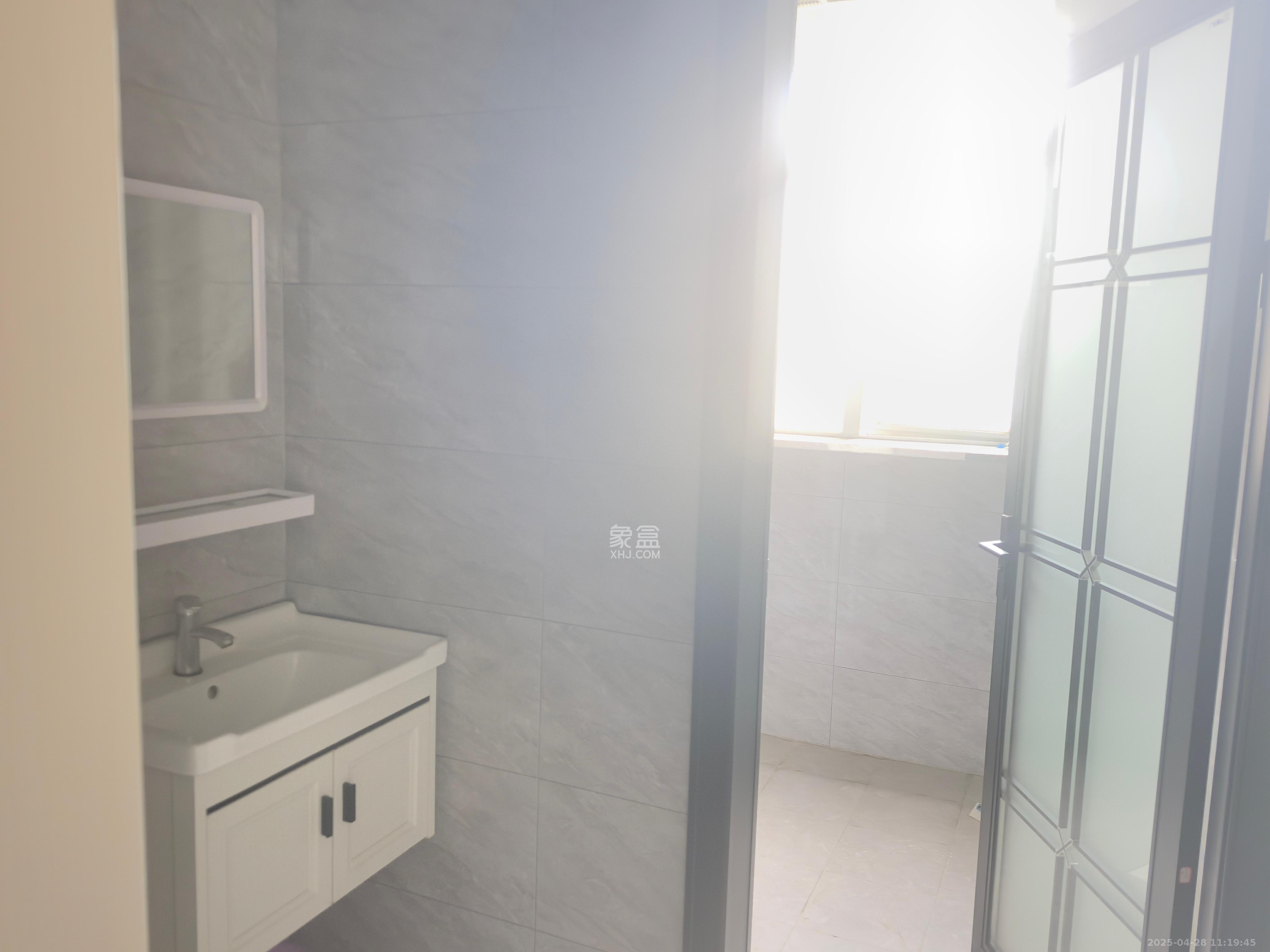 恒生碧水龙庭 3室2厅2卫 2300.0元/月 恒生碧水龙庭 3室2厅2卫 2300.0元/月室内图