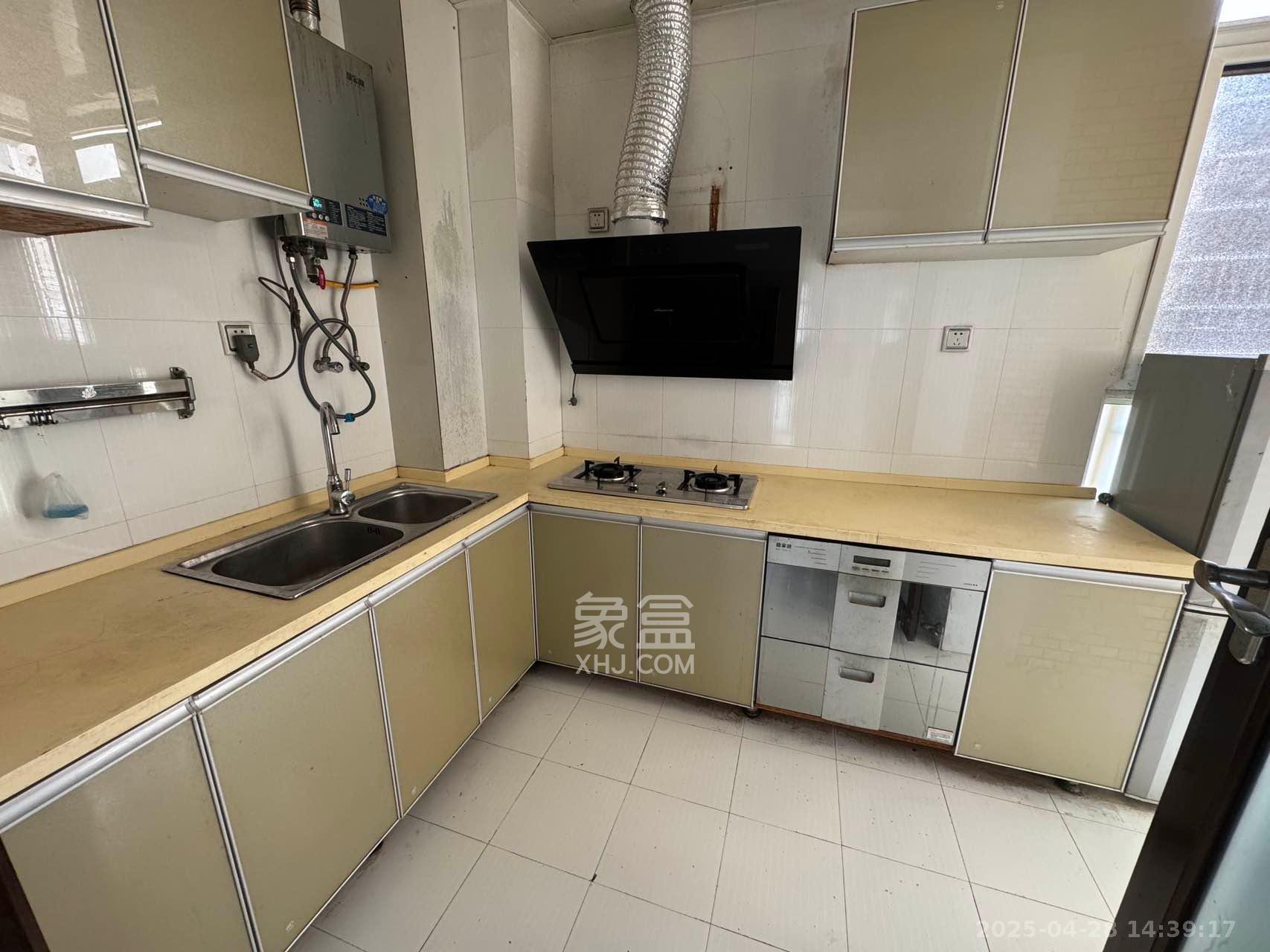 金碧文华 3室2厅2卫 2600.0元/月 金碧文华 3室2厅2卫 2600.0元/月室内图