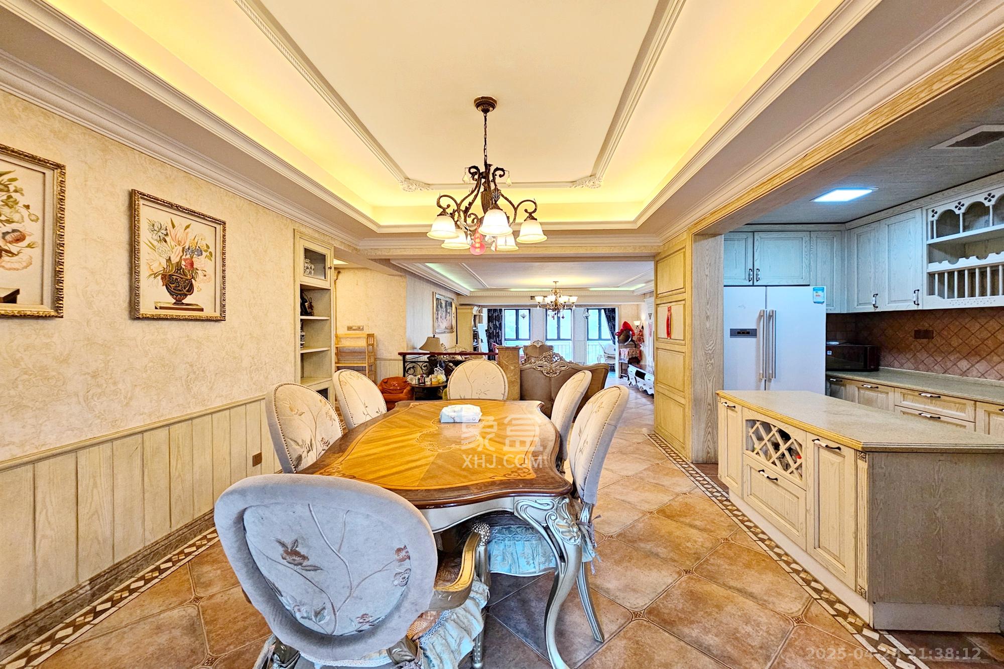 中隆国际御玺 4室2厅3卫 247.0万 中隆国际御玺 4室2厅3卫 247.0万客厅