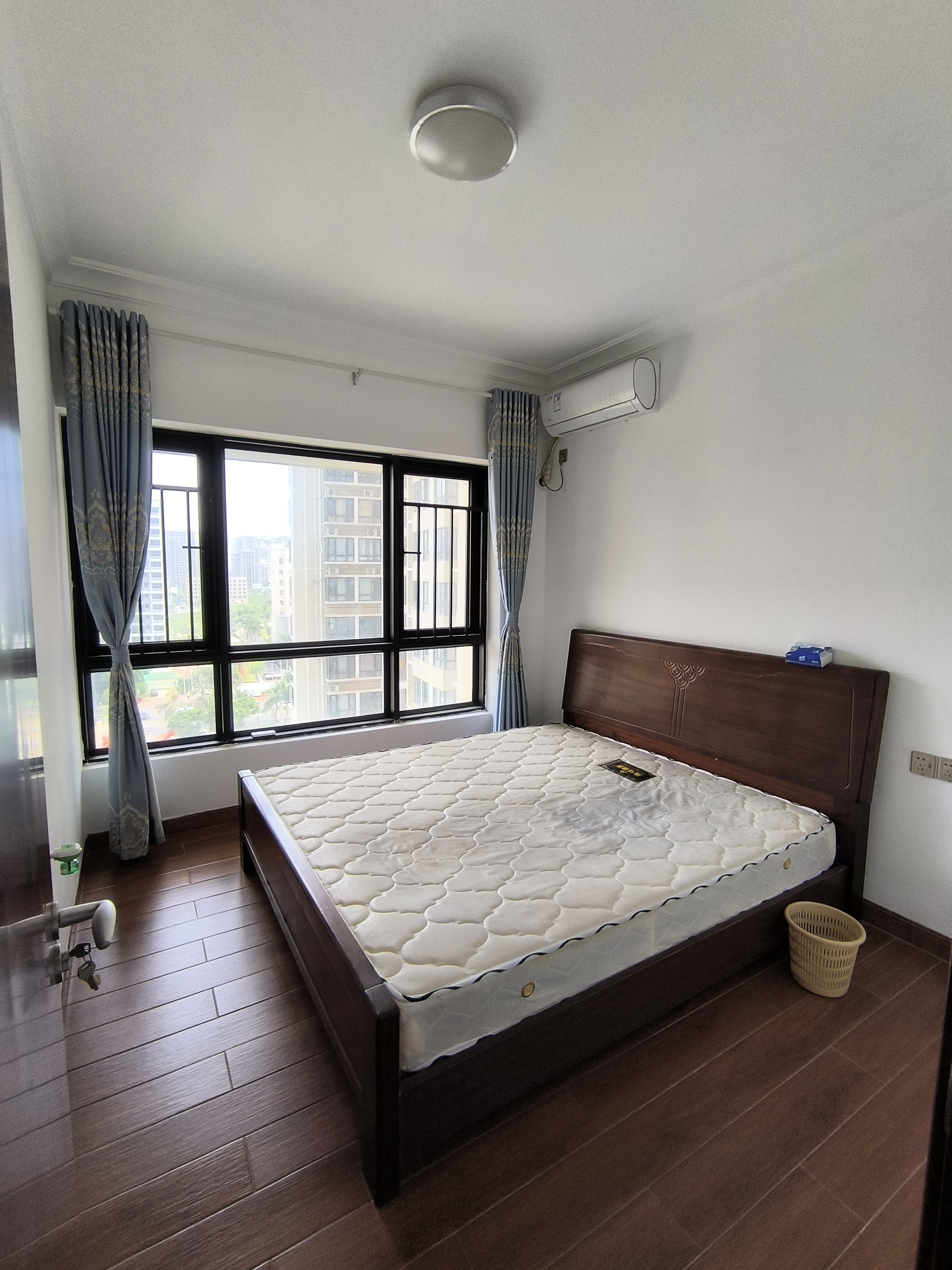万景峰一期  4室2厅2卫   2900.00元/月室内图