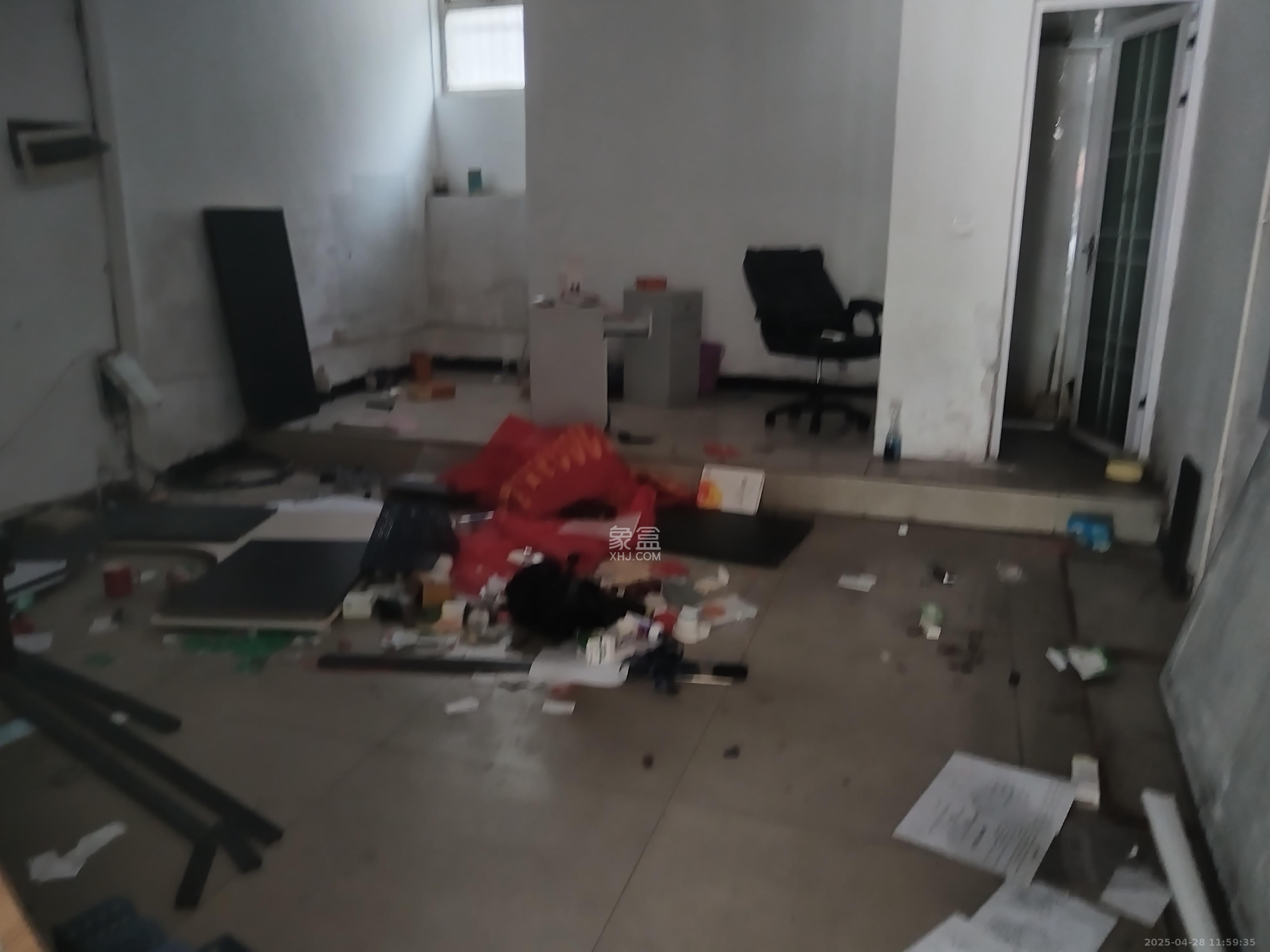 君临青园花都   66.0㎡      8000.0元/月室内图