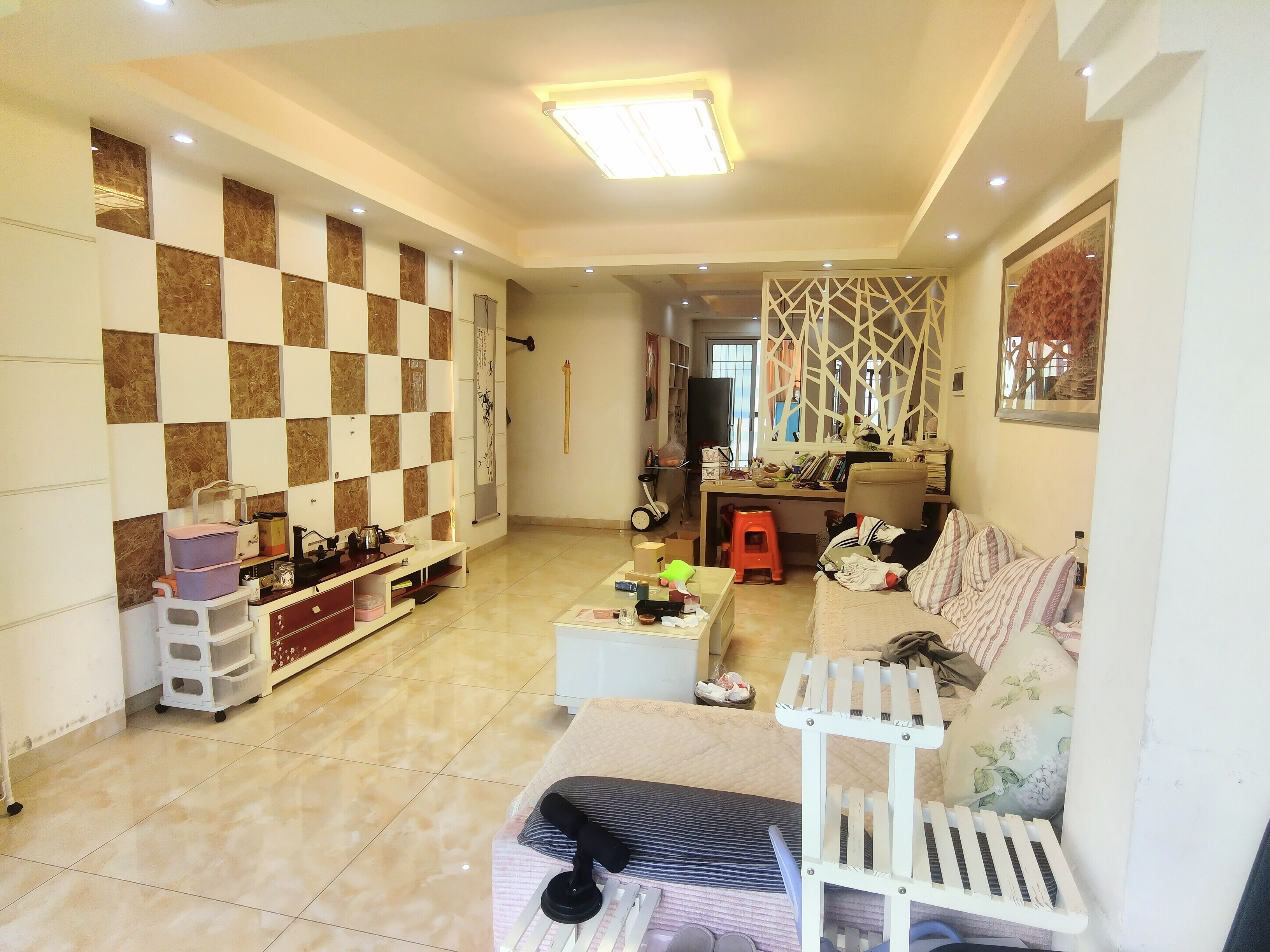 梓湖东城 3室2厅2卫 60.0万 梓湖东城 3室2厅2卫 60.0万客厅