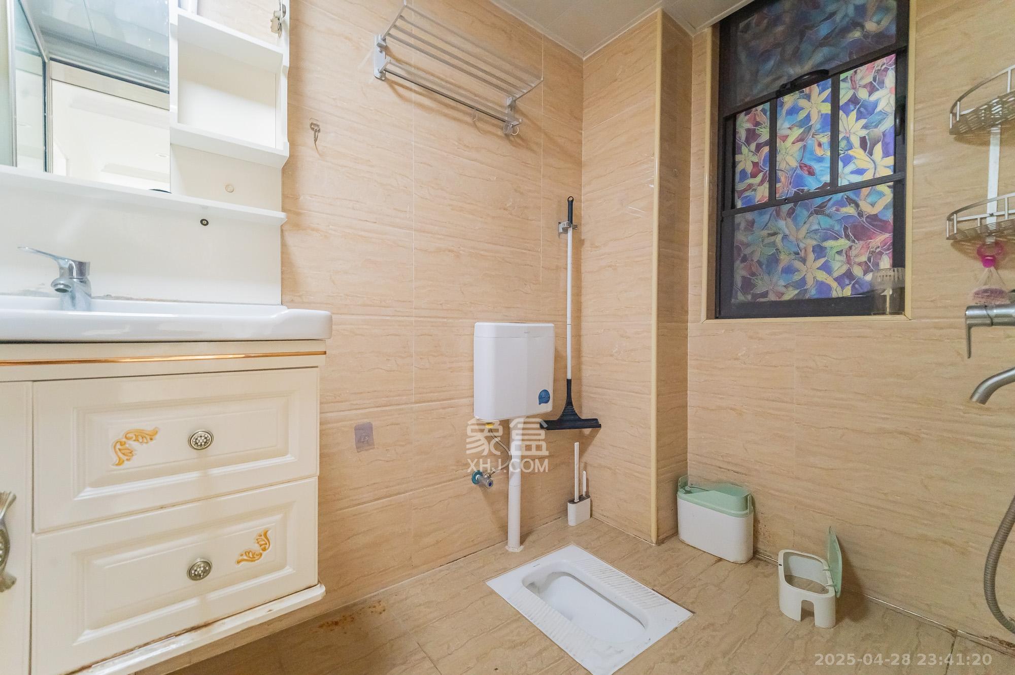 星湖湾二期高层 3室2厅1卫 75.0万 星湖湾二期高层 3室2厅1卫 75.0万卫生间