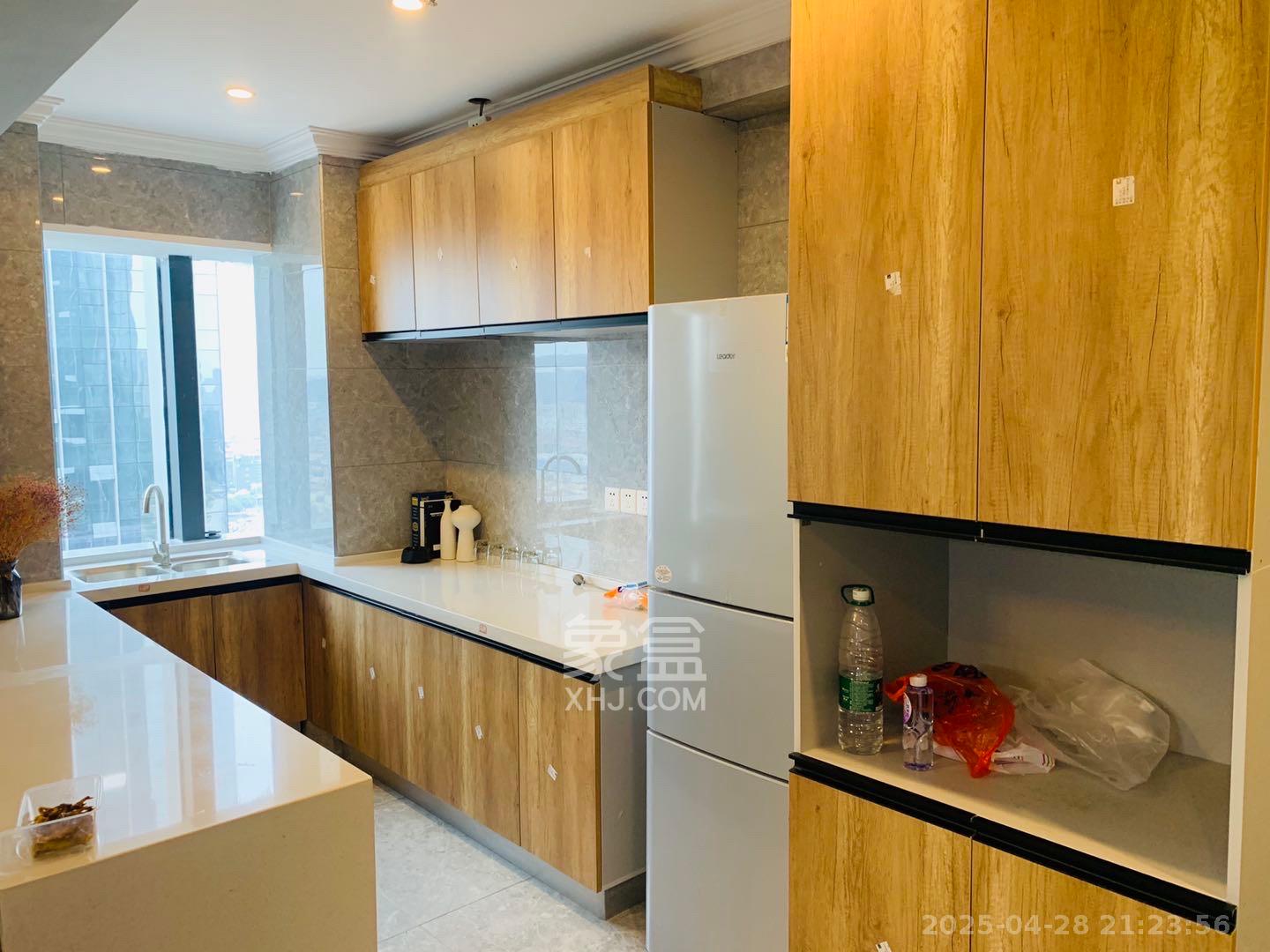 裕天国际商汇中心 1室0厅0卫 2500.0元/月 裕天国际商汇中心 1室0厅0卫 2500.0元/月室内图