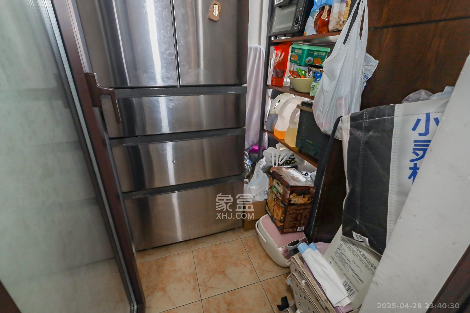 绿地中央广场  3室2厅2卫    180.0万其他