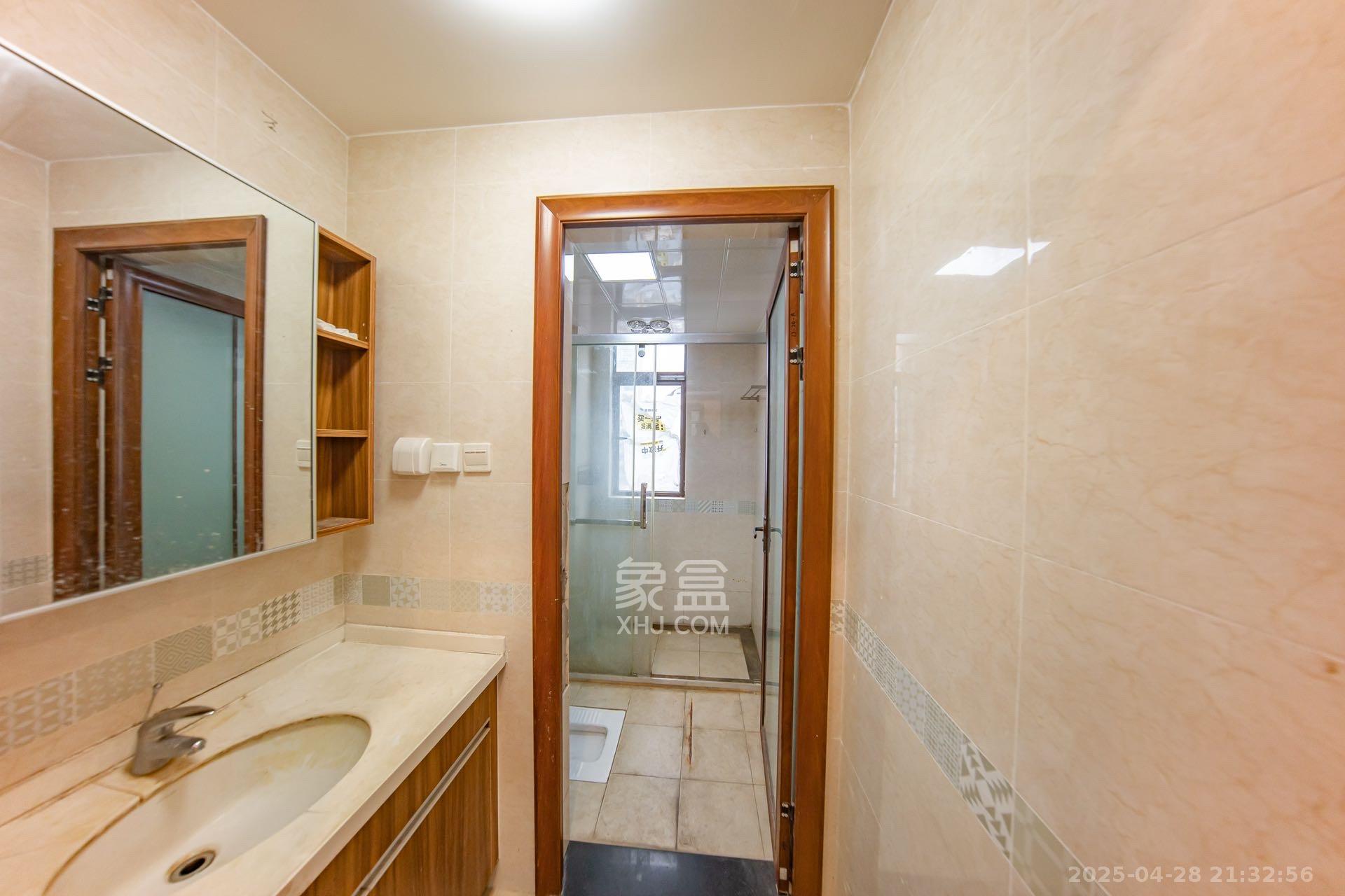 江山帝景哈佛  5室2厅2卫    2600.0元/月 江山帝景哈佛  5室2厅2卫    2600.0元/月室内图