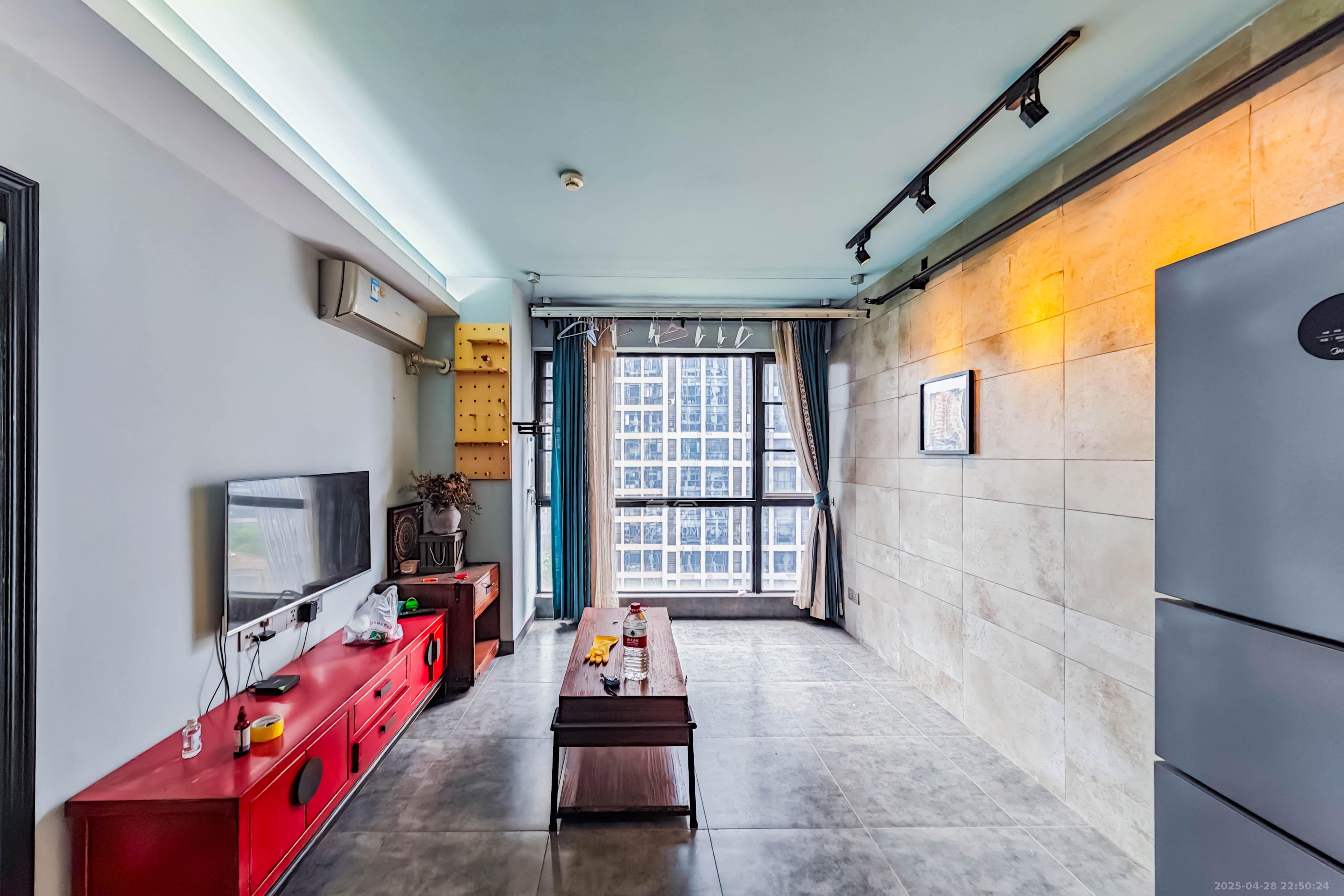 融科东南海  2室1厅1卫    56.0万客厅