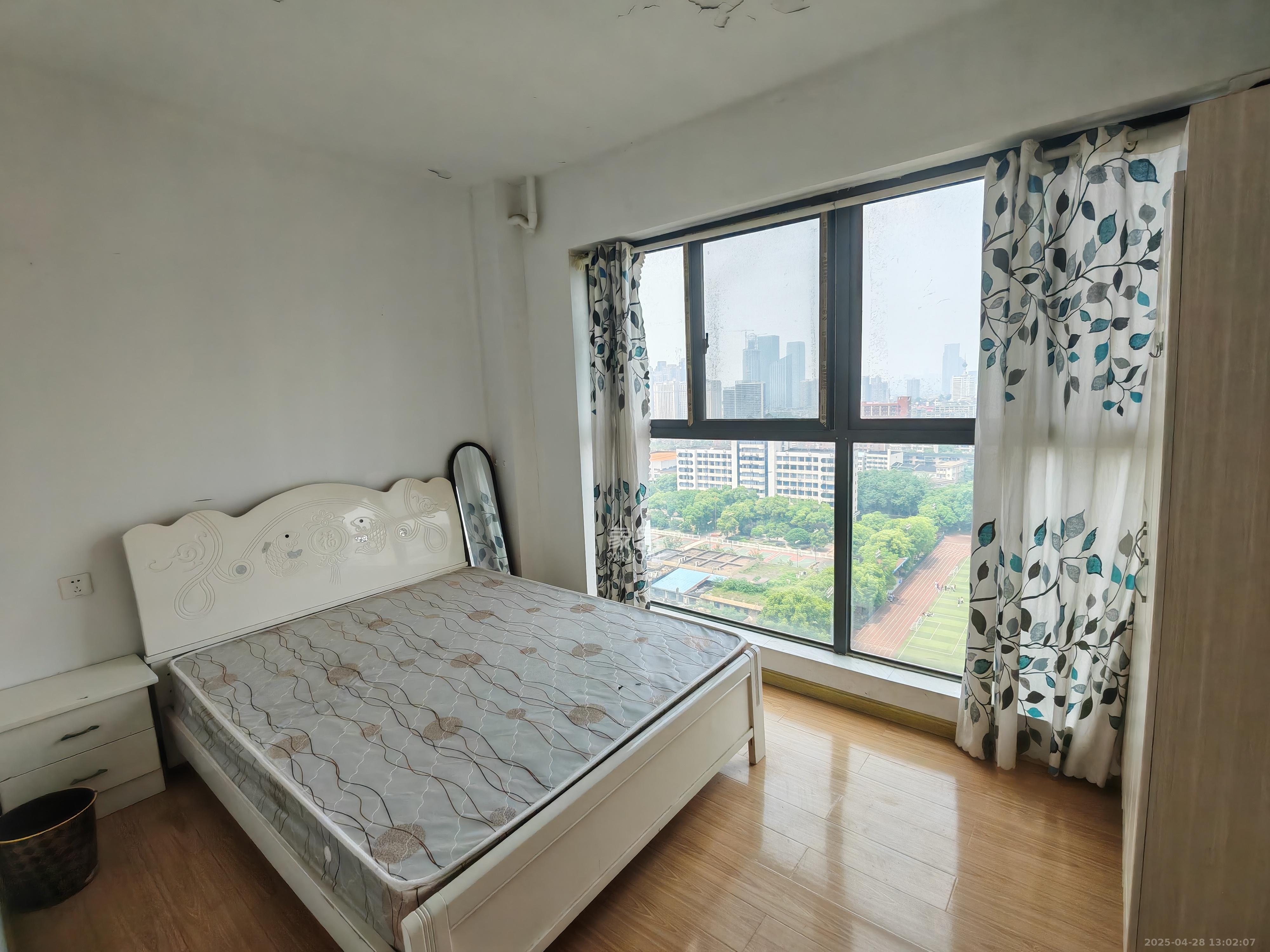 荣盛花语书苑 3室2厅2卫 3000.0元/月 荣盛花语书苑 3室2厅2卫 3000.0元/月室内图