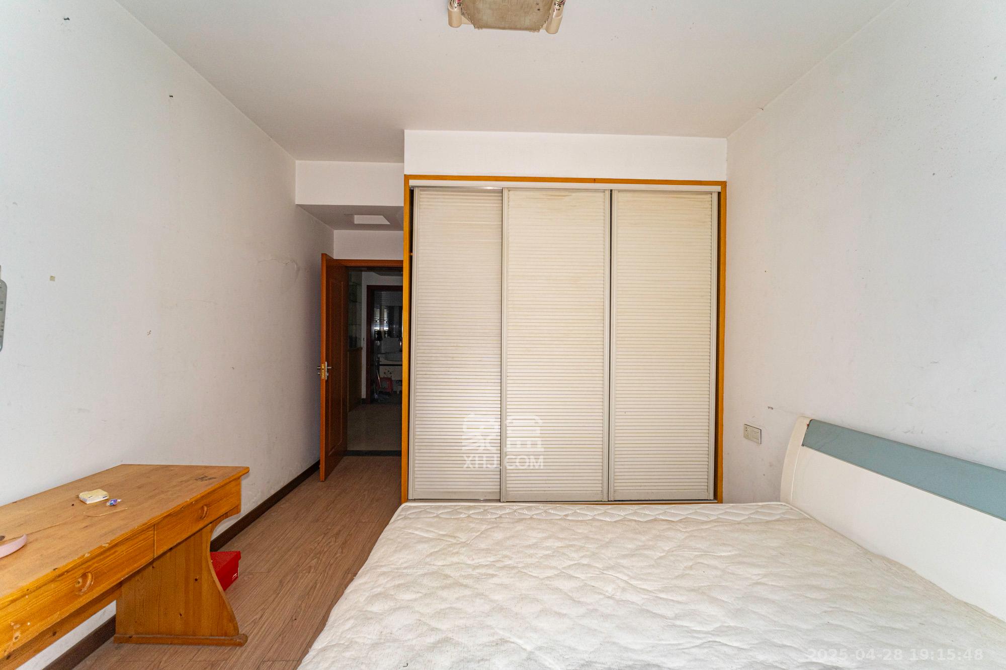 紫晶城  3室2厅1卫    48.0万 紫晶城  3室2厅1卫    48.0万卧室