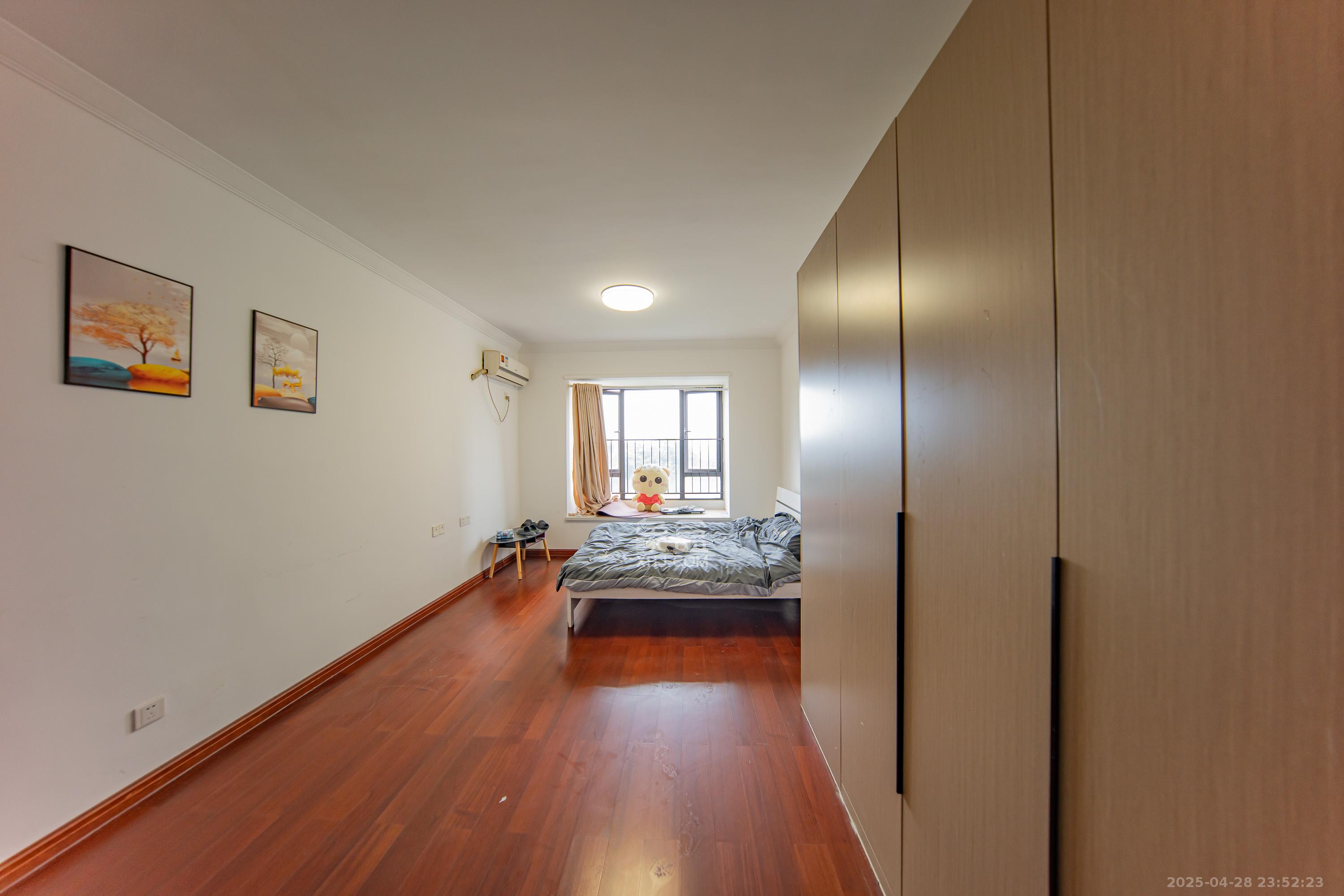 中海国际五期 3室2厅2卫 79.8万 中海国际五期 3室2厅2卫 79.8万卧室