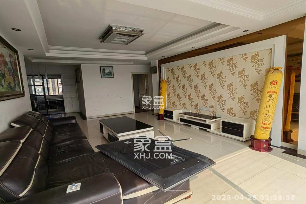 南郡雅园 3室2厅2卫 1600.0元/月 南郡雅园 3室2厅2卫 1600.0元/月室内图