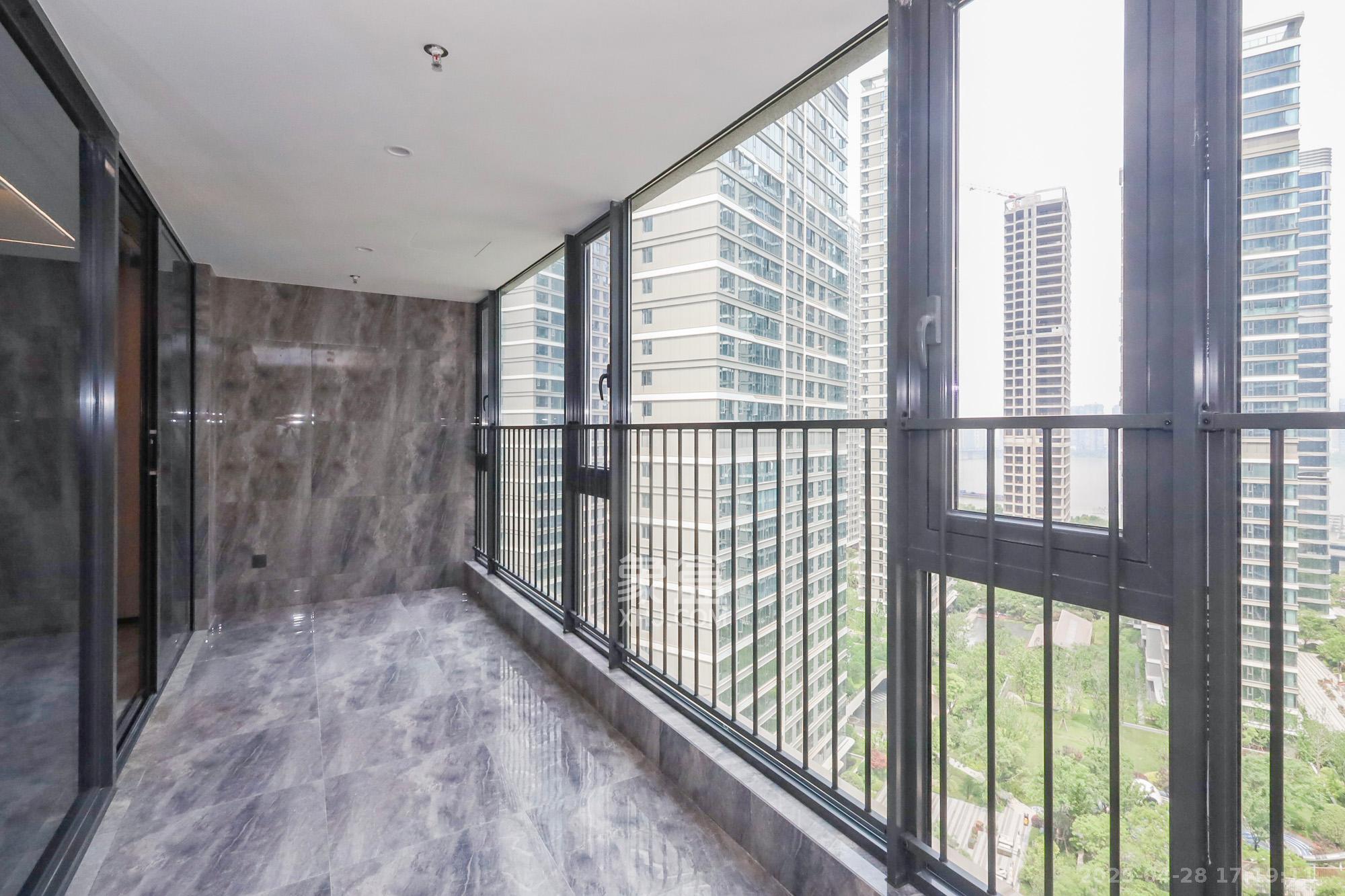 旭辉铂悦湘江 4室2厅3卫 478.0万 旭辉铂悦湘江 4室2厅3卫 478.0万阳台