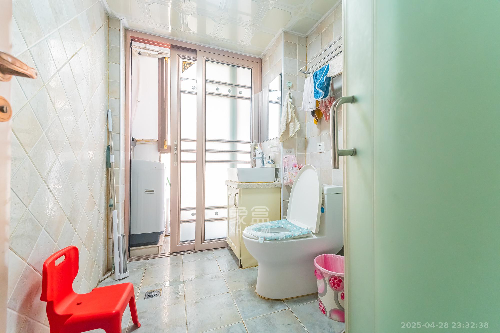 国泰九龙湾 3室2厅1卫 78.0万 国泰九龙湾 3室2厅1卫 78.0万卫生间