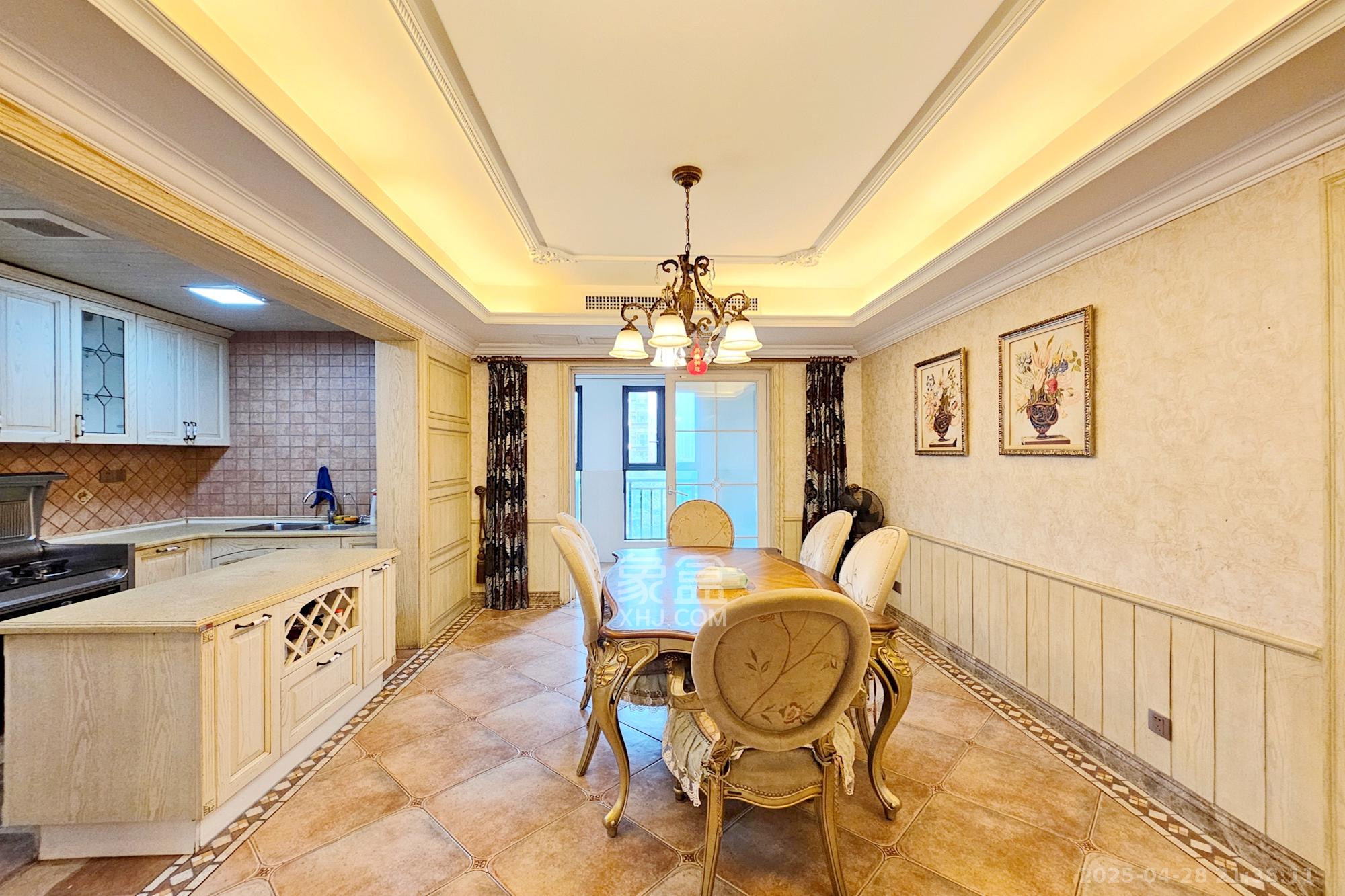 中隆国际御玺 4室2厅3卫 247.0万 中隆国际御玺 4室2厅3卫 247.0万客厅