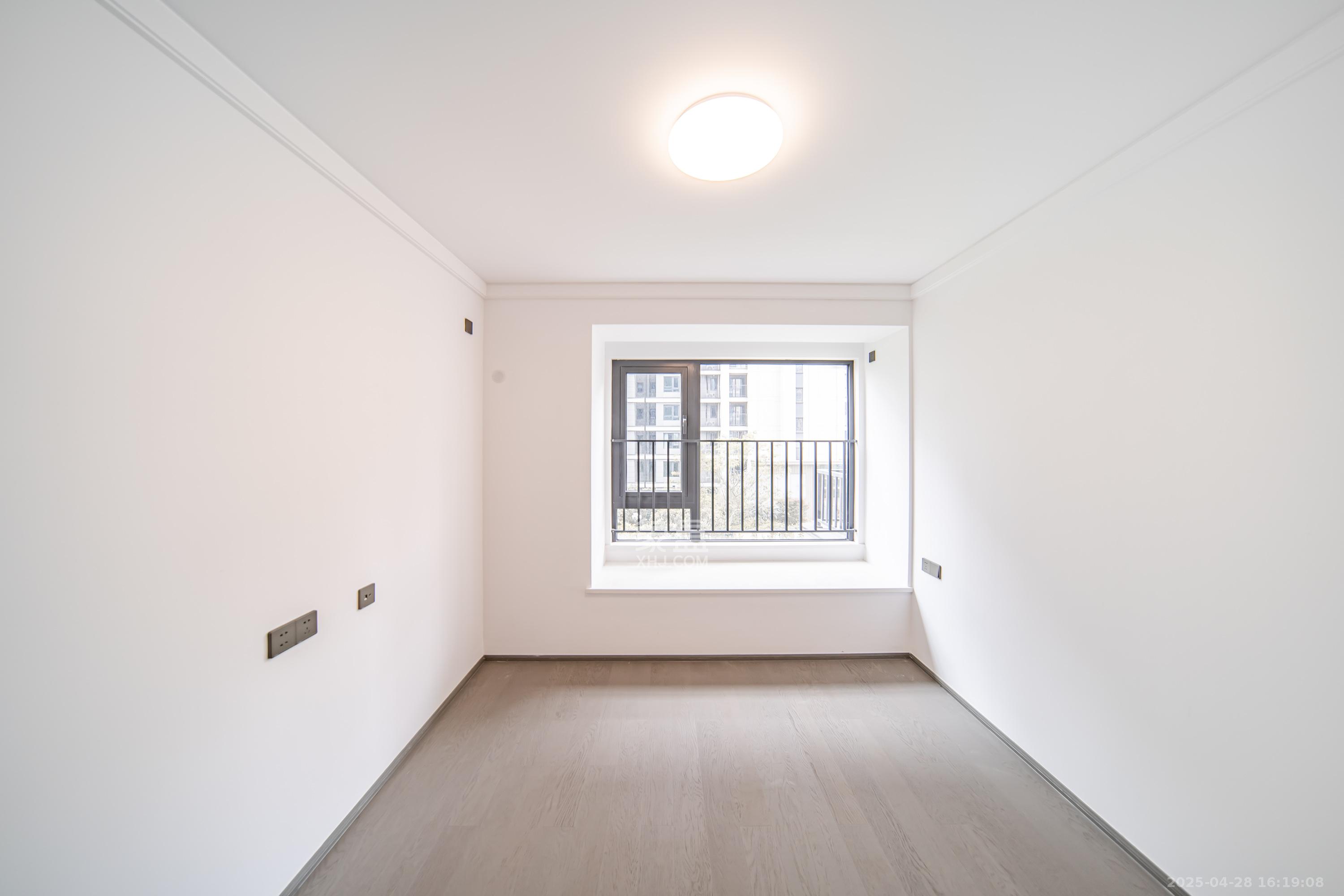 华润置地润樾府  4室2厅2卫    180.0万 华润置地润樾府  4室2厅2卫    180.0万卧室