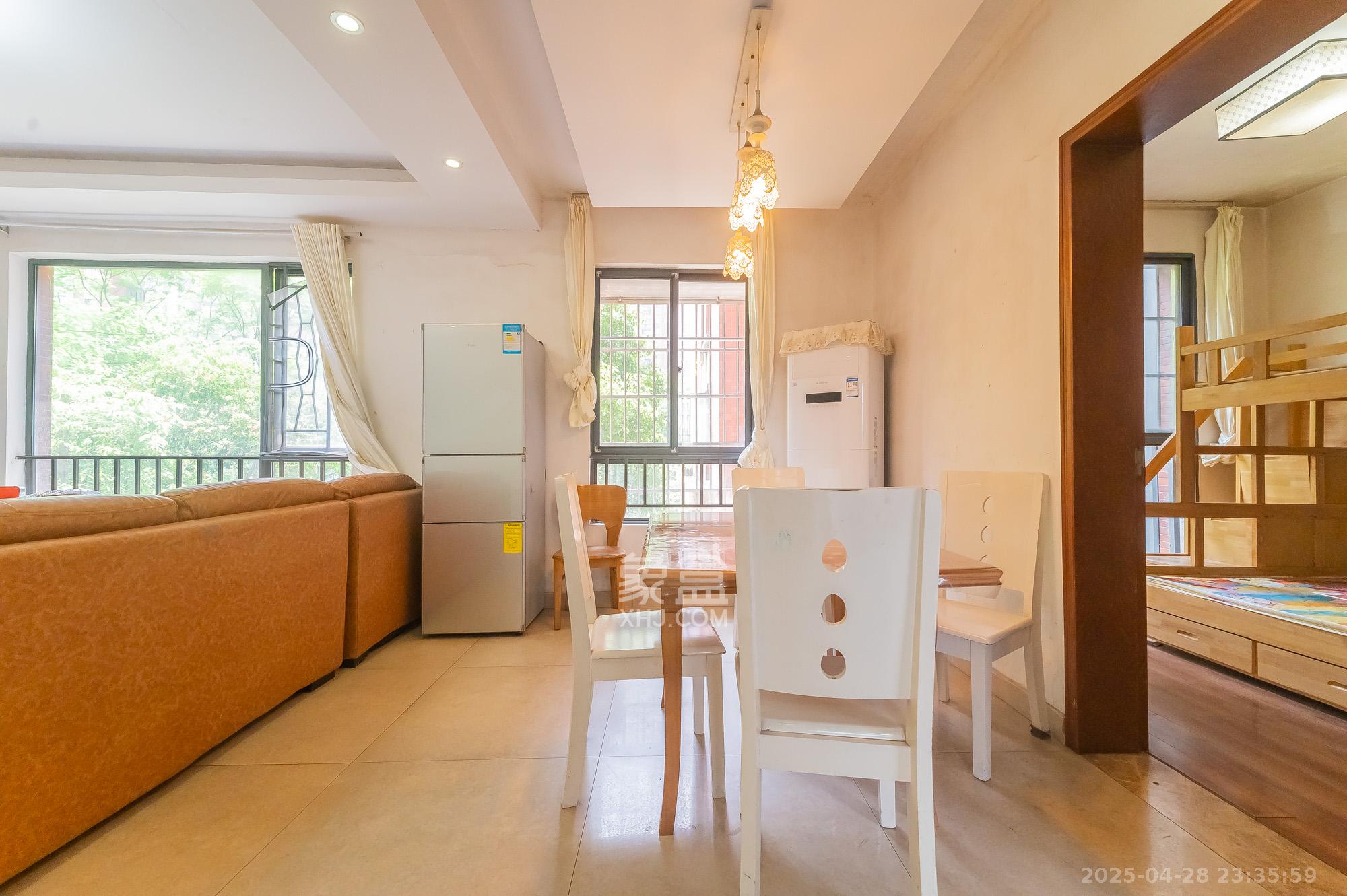 华润凤凰城二期 3室2厅1卫 58.8万 华润凤凰城二期 3室2厅1卫 58.8万客厅