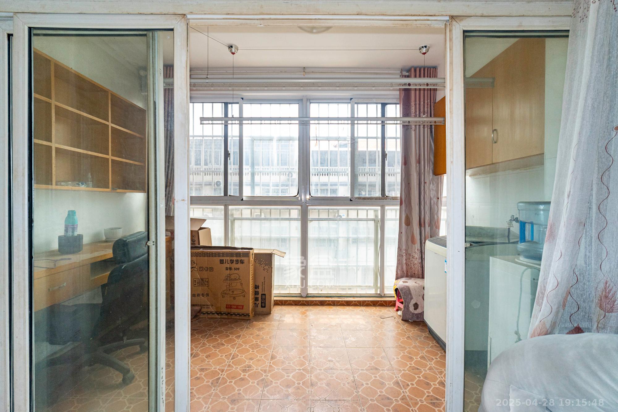 紫晶城  3室2厅1卫    48.0万 紫晶城  3室2厅1卫    48.0万阳台