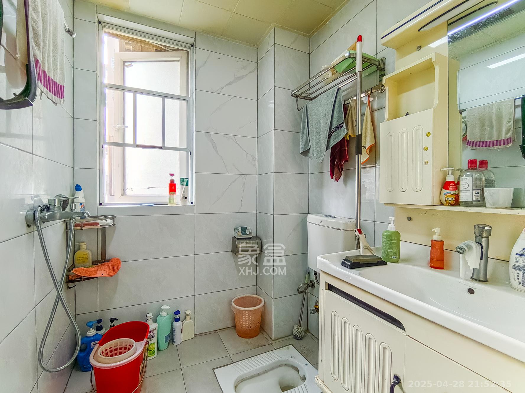 荣盛花语城 3室2厅1卫 59.8万 荣盛花语城 3室2厅1卫 59.8万卫生间