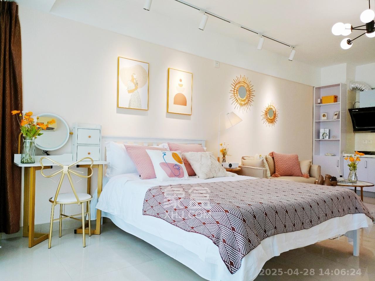 三万英尺  1室1厅1卫    1600.0元/月室内图