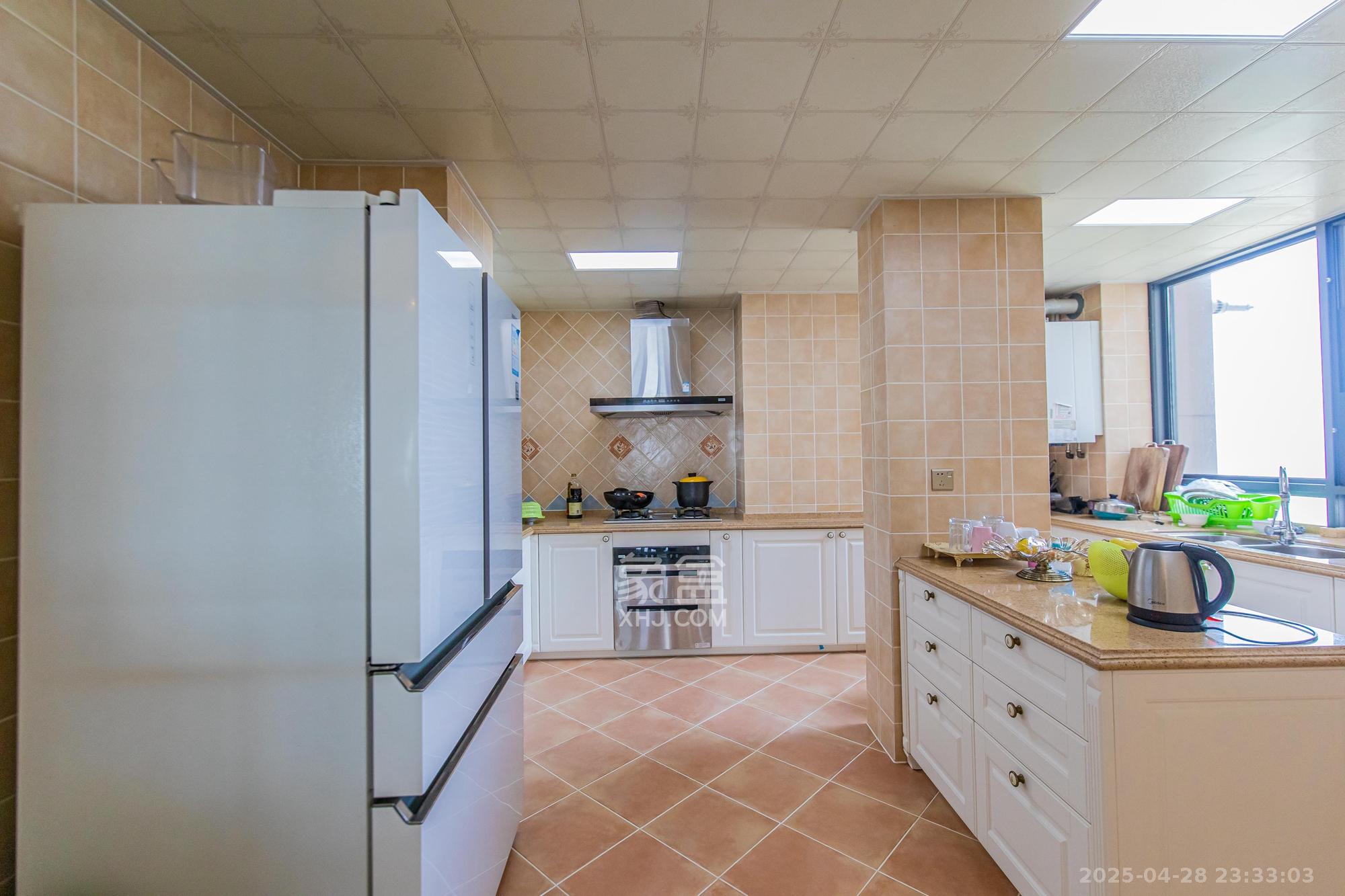 碧桂园威尼斯城 8室2厅6卫 693.98万 碧桂园威尼斯城 8室2厅6卫 693.98万厨房