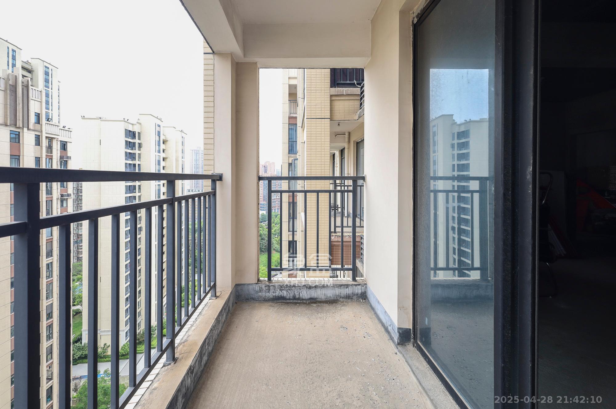 幸福考拉789  4室2厅2卫   98.50万阳台