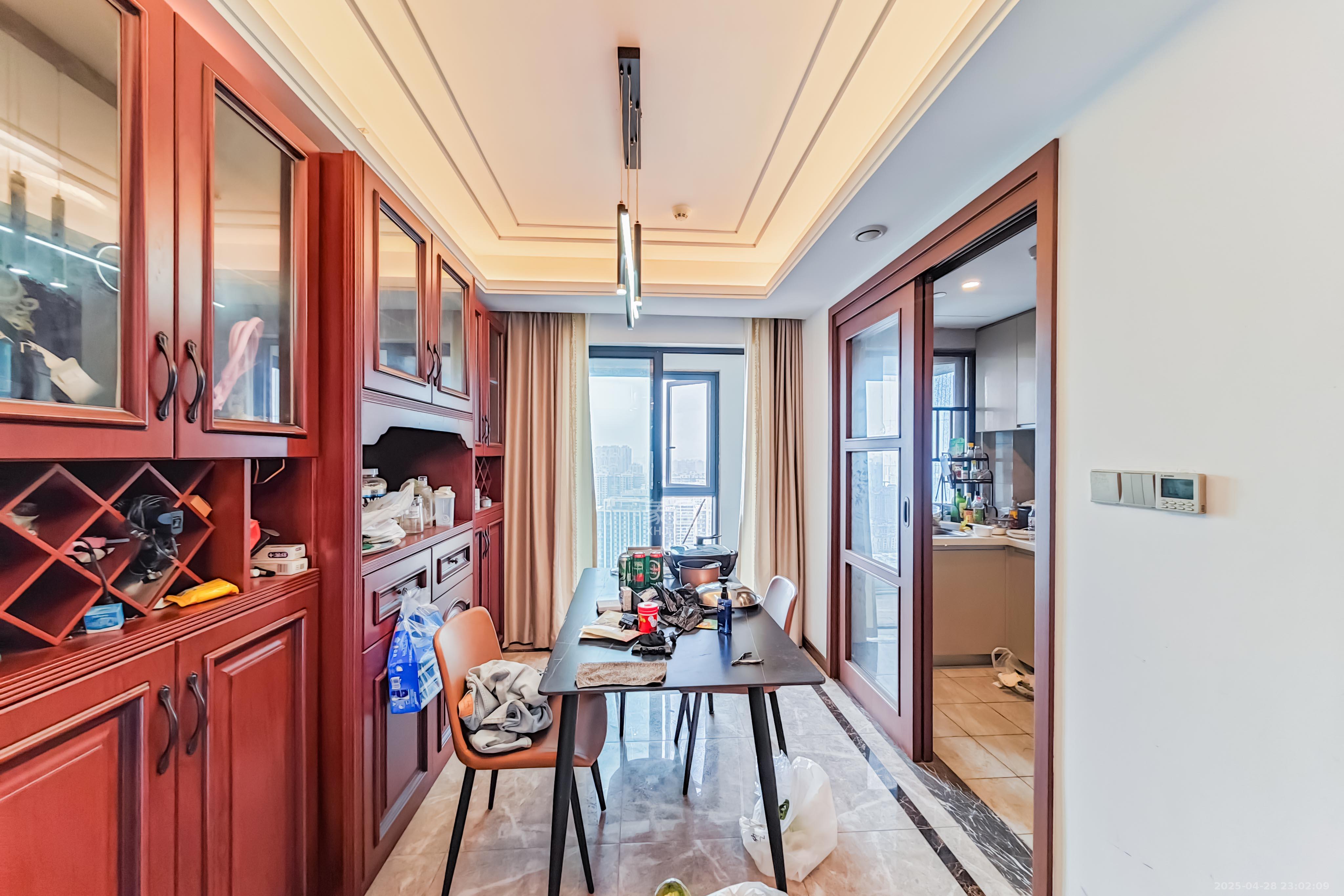 绿地长沙城际空间站(绿地新里佳苑)  4室2厅1卫    142.0万 绿地长沙城际空间站(绿地新里佳苑)  4室2厅1卫    142.0万客厅