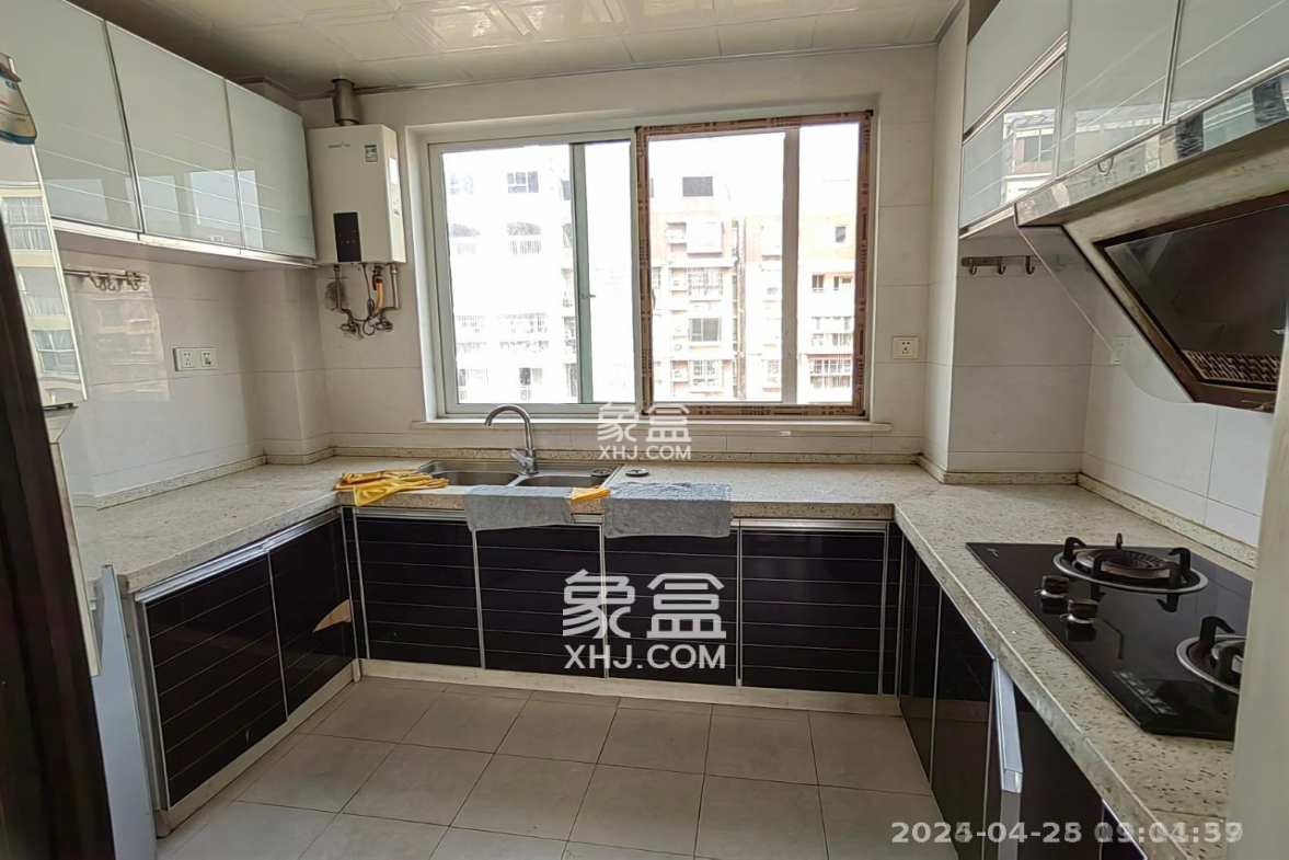 南郡雅园 3室2厅2卫 1600.0元/月 南郡雅园 3室2厅2卫 1600.0元/月室内图