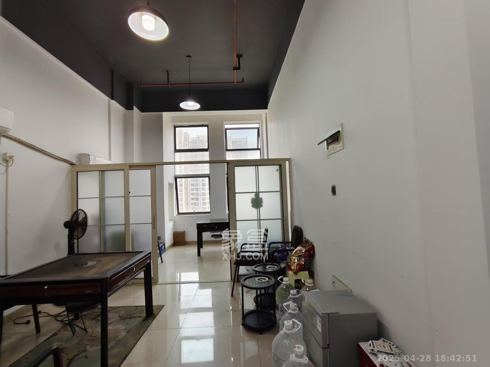 华润置地广场二期 1室1厅1卫 1800.0元/月 华润置地广场二期 1室1厅1卫 1800.0元/月室内图