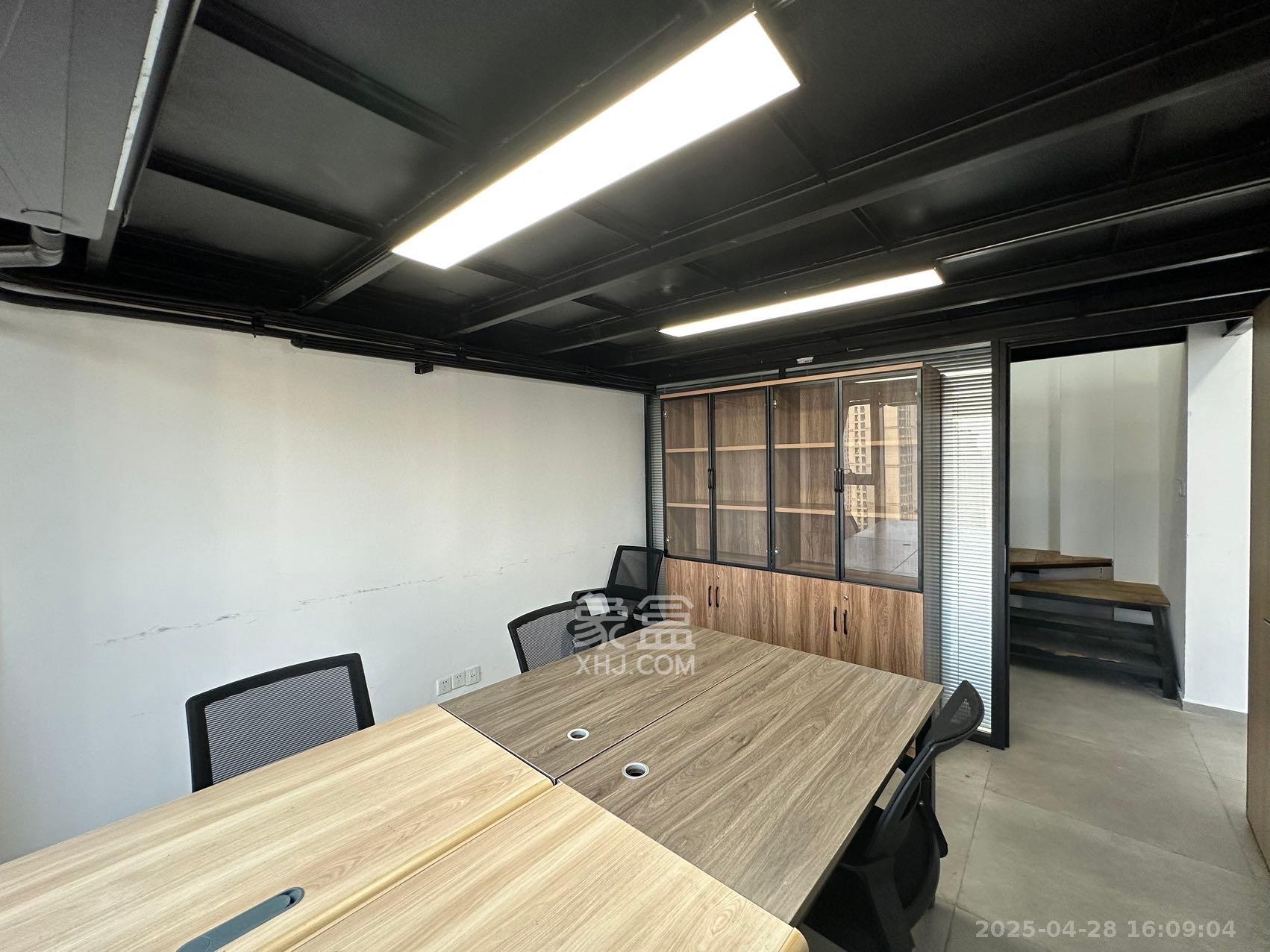 中一鲲出(鲲鹏府) 4室2厅0卫 14000.0元/月 中一鲲出(鲲鹏府) 4室2厅0卫 14000.0元/月室内图