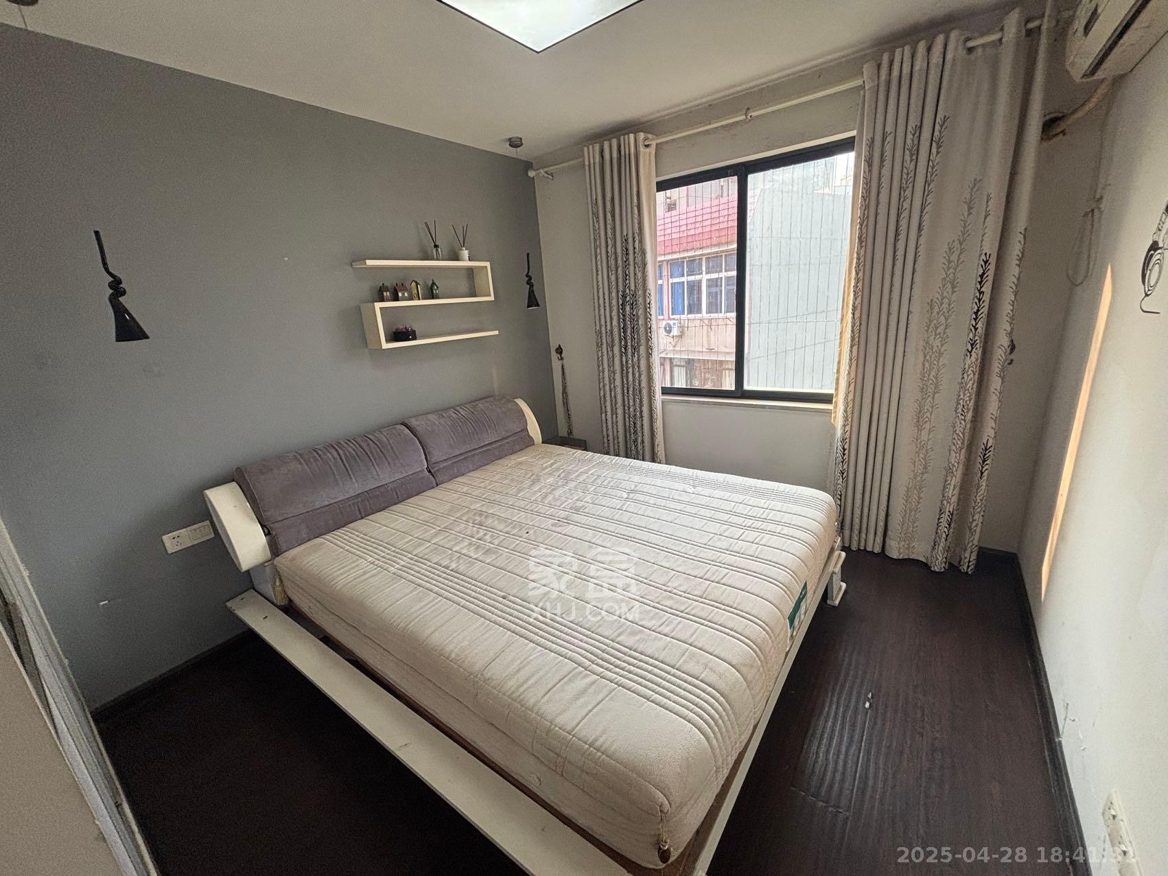 融橙上品  1室2厅1卫   2200.00元/月室内图