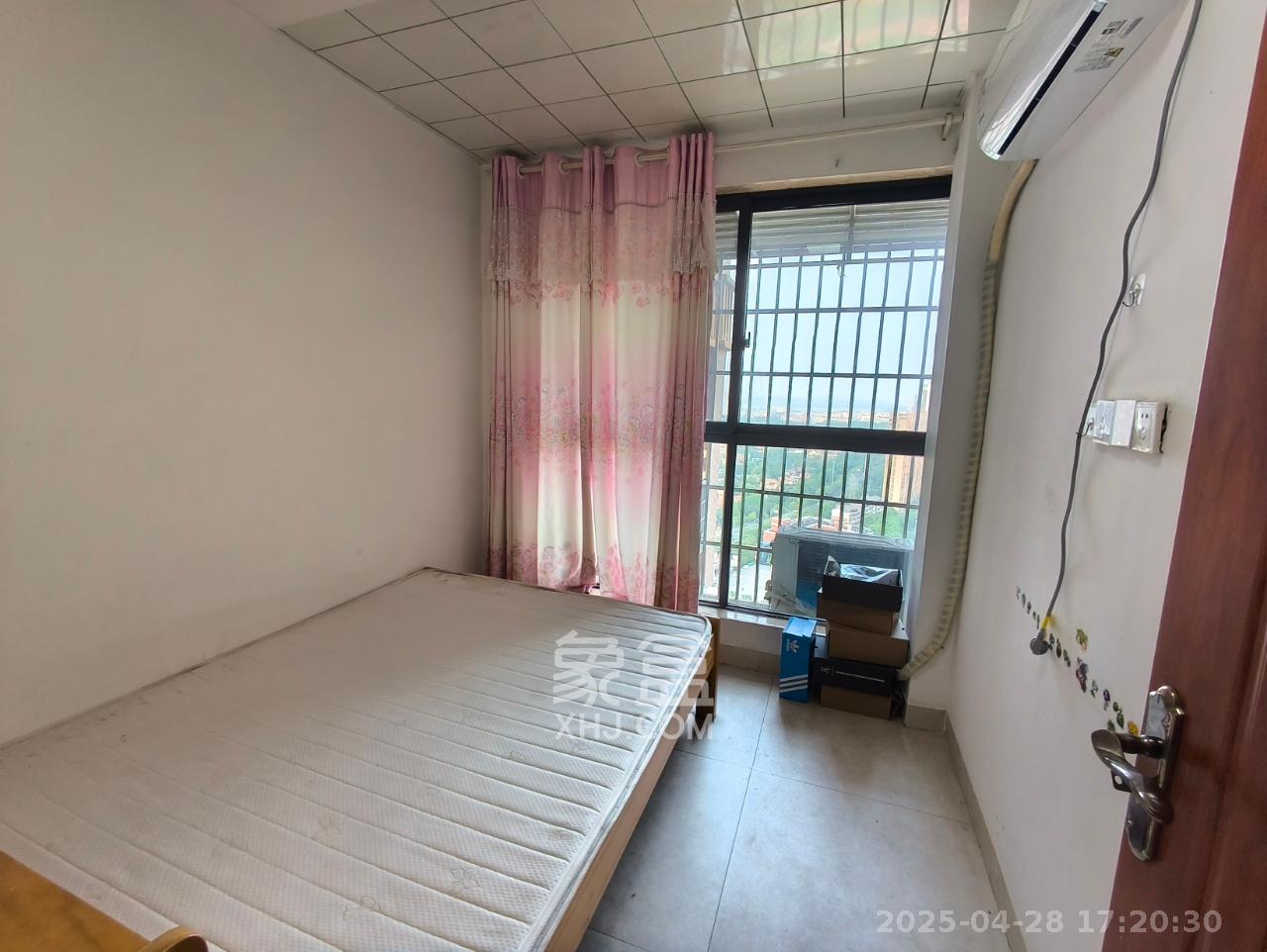月亮湾草莓街区一、二期  3室2厅1卫   1700.00元/月室内图