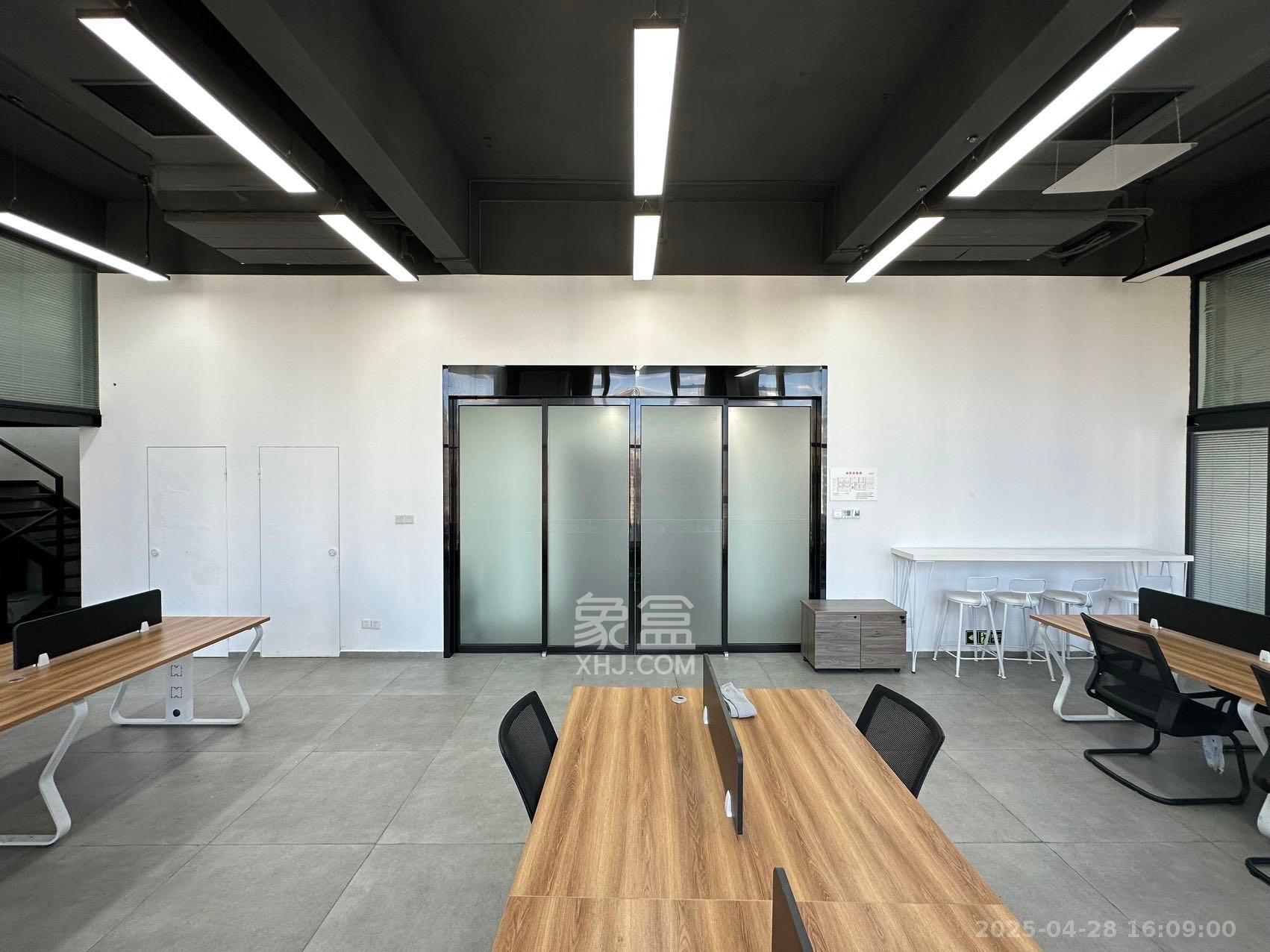 中一鲲出(鲲鹏府) 4室2厅0卫 14000.0元/月 中一鲲出(鲲鹏府) 4室2厅0卫 14000.0元/月室内图