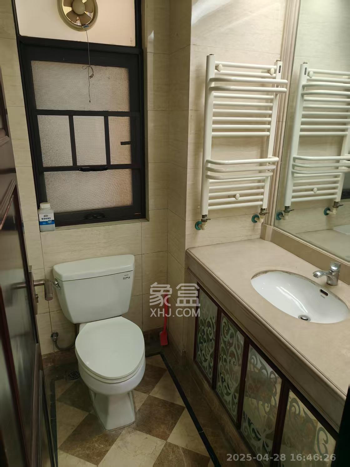 中海国际一期 4室2厅2卫 2100.0元/月 中海国际一期 4室2厅2卫 2100.0元/月室内图