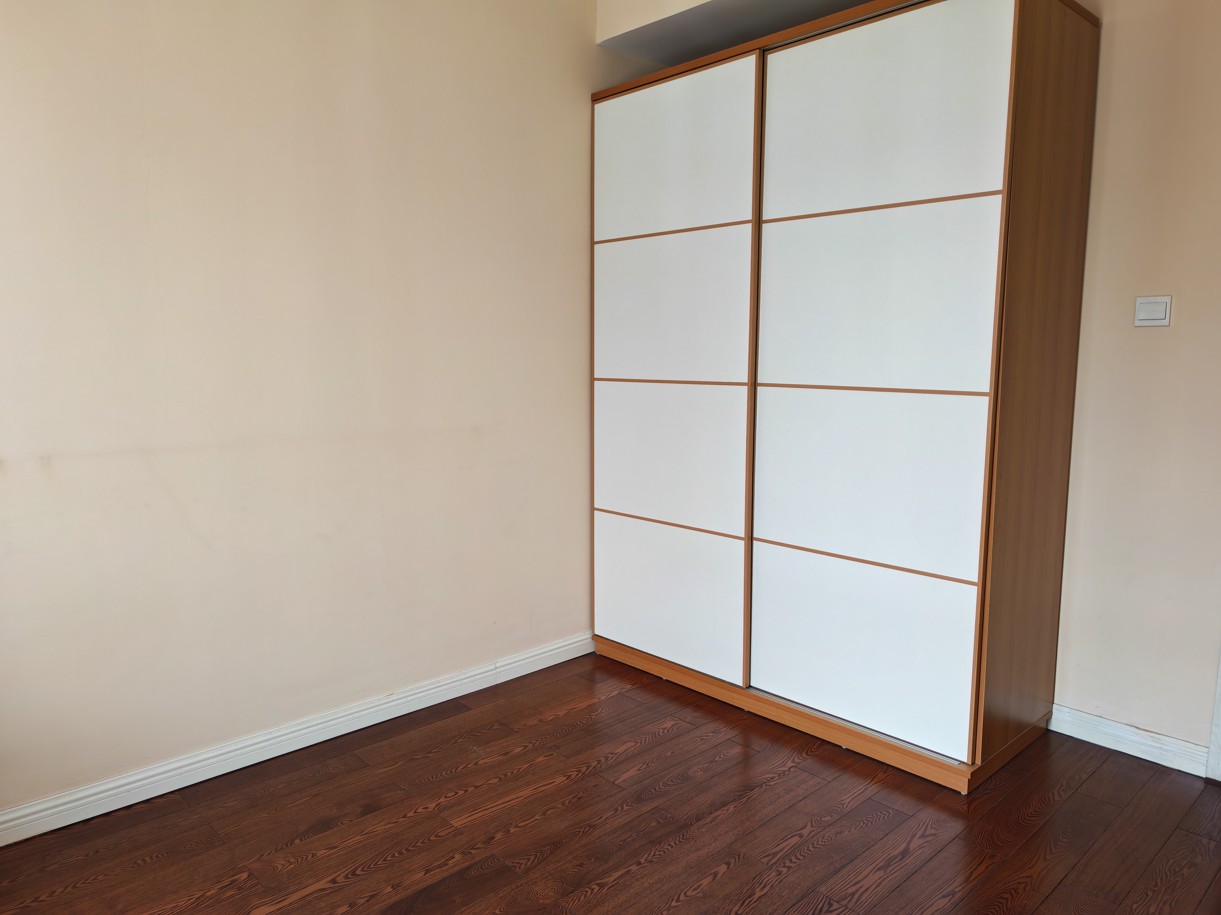 中核缇香名苑  3室2厅2卫   2400.00元/月室内图